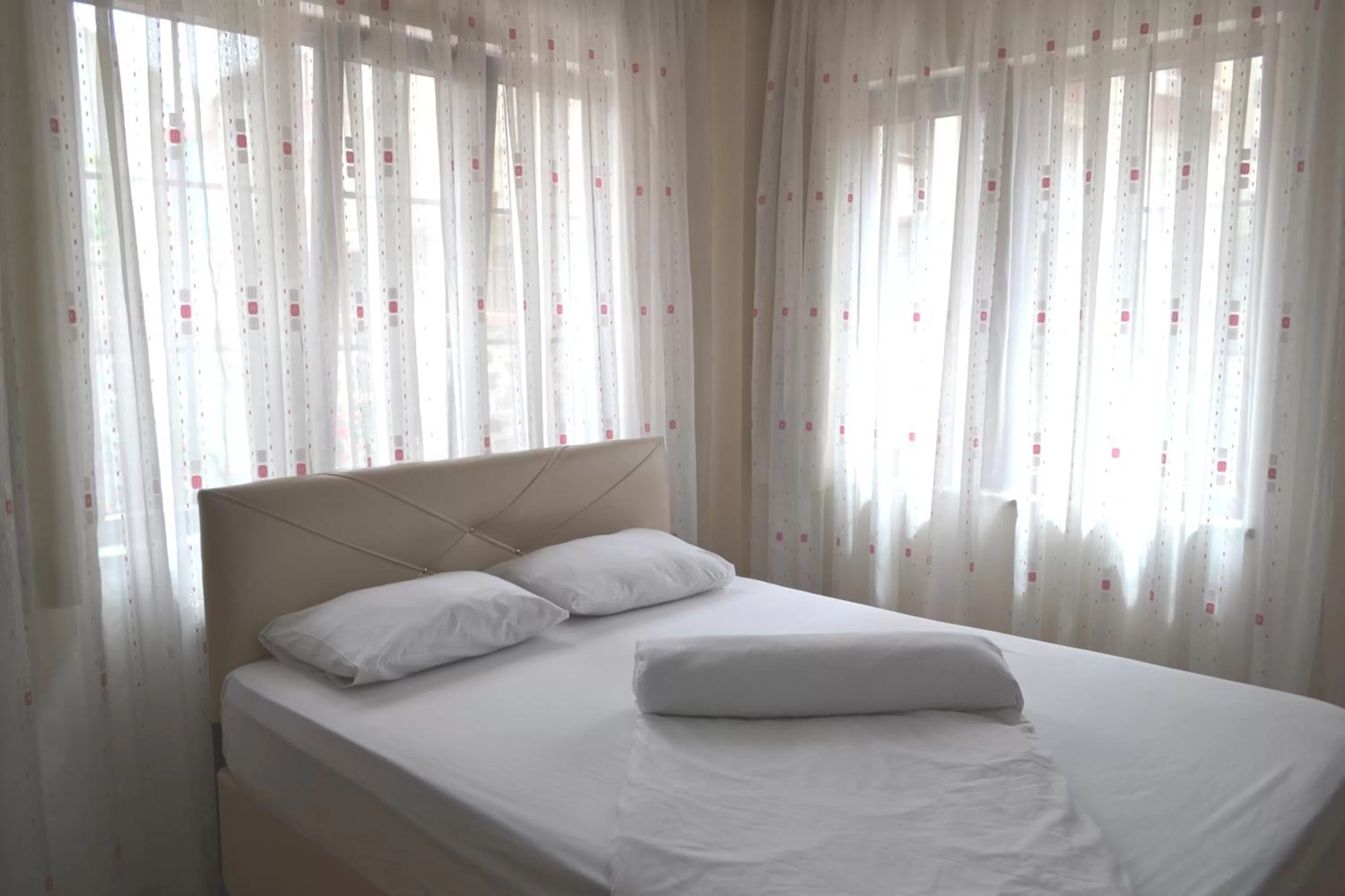 Photo of the whole room, Bed in The Twins Apartmens