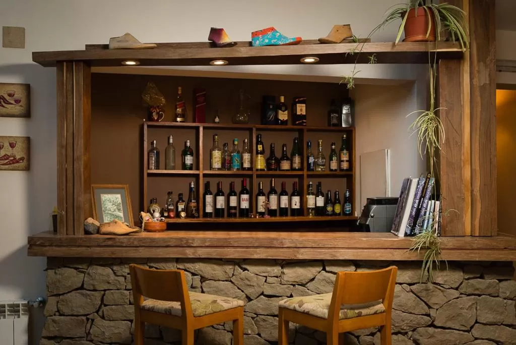 Lounge or bar in Hosteria Roblesur