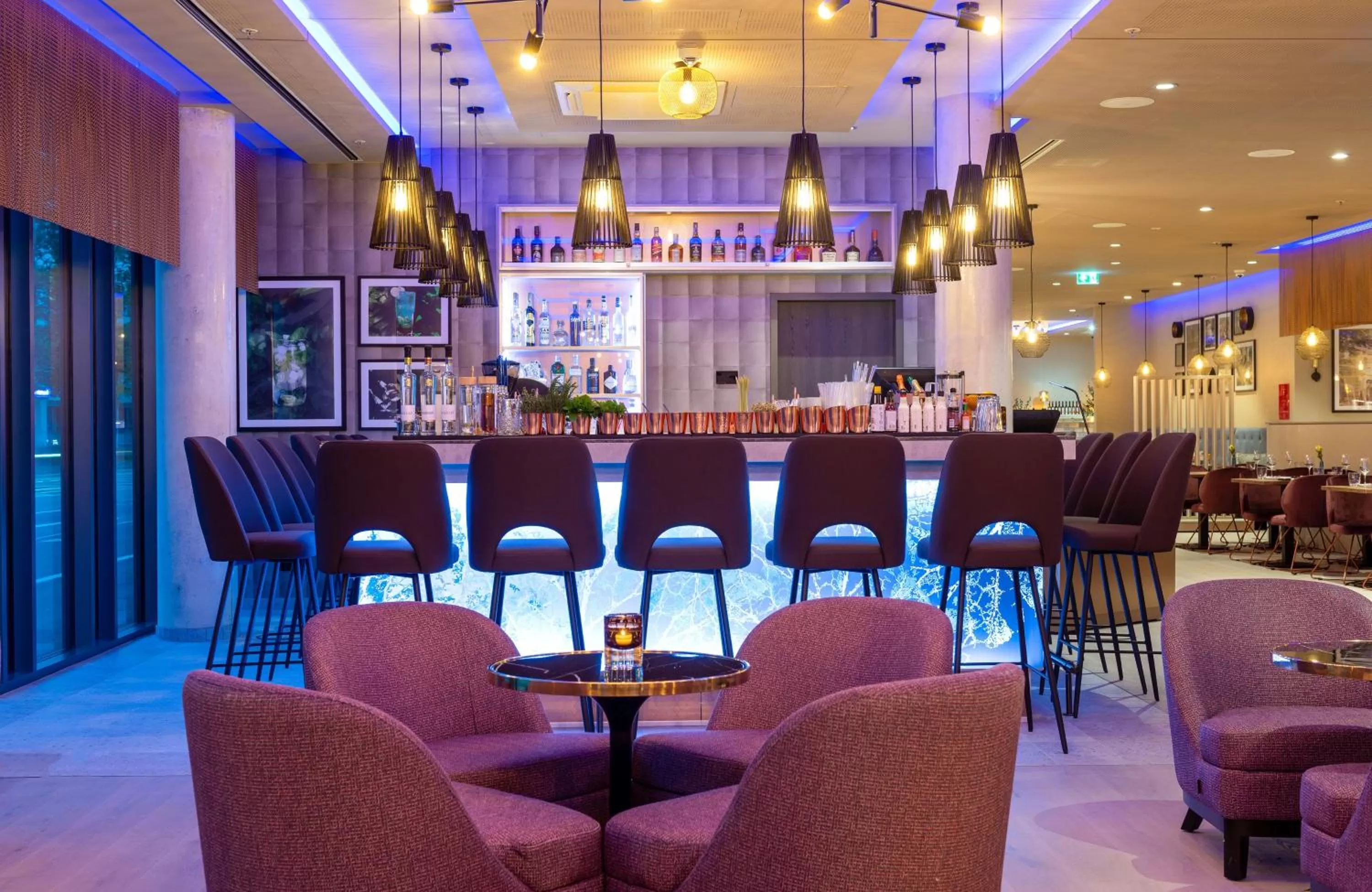 Lounge or bar in Leonardo Hotel Augsburg