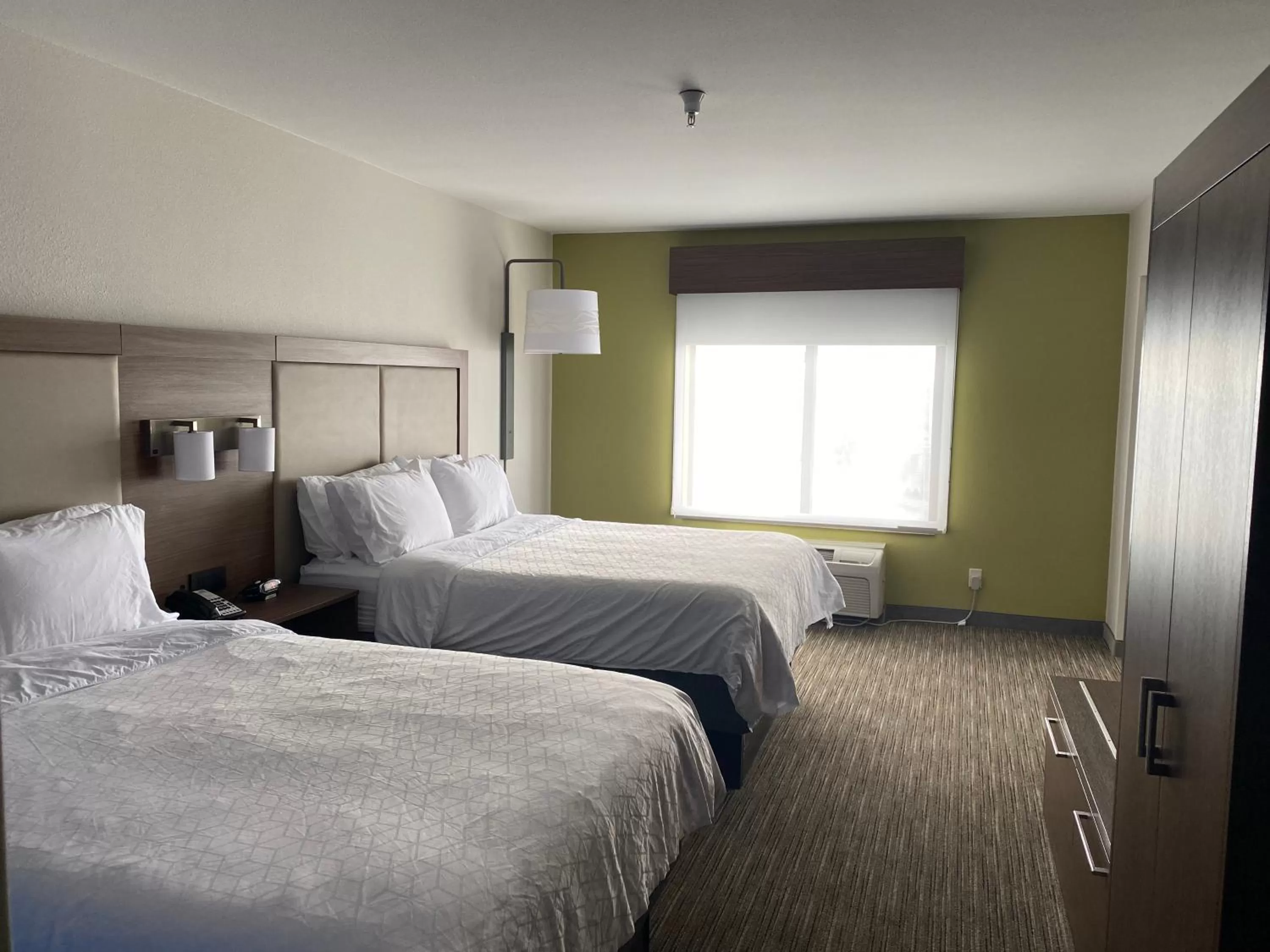 Bed in Holiday Inn Express & Suites Albuquerque Historic Old Town by IHG