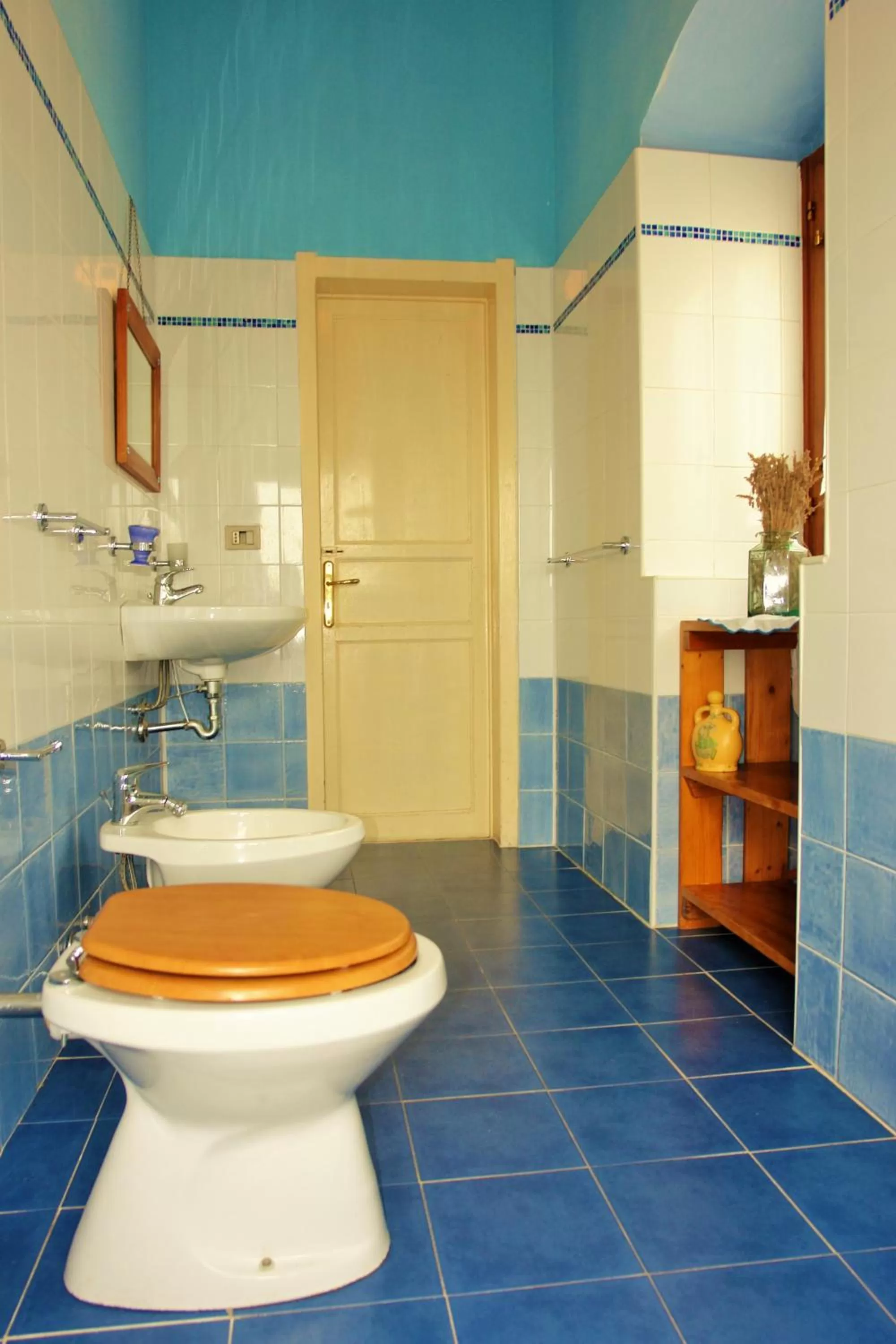 Bathroom in Vinciucci