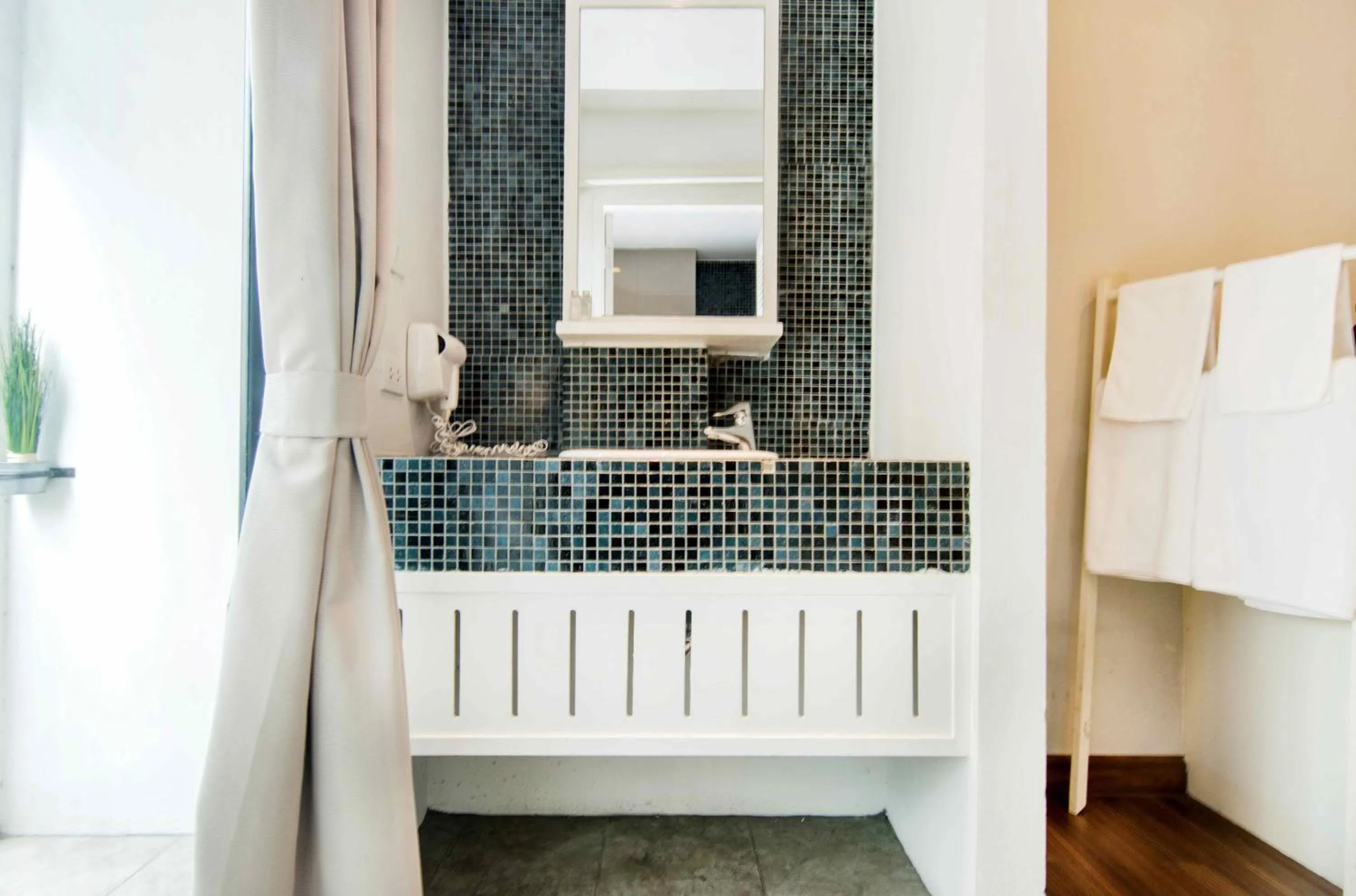 Bathroom in The Phoenix Hotel Bangkok - Suvarnabhumi Airport