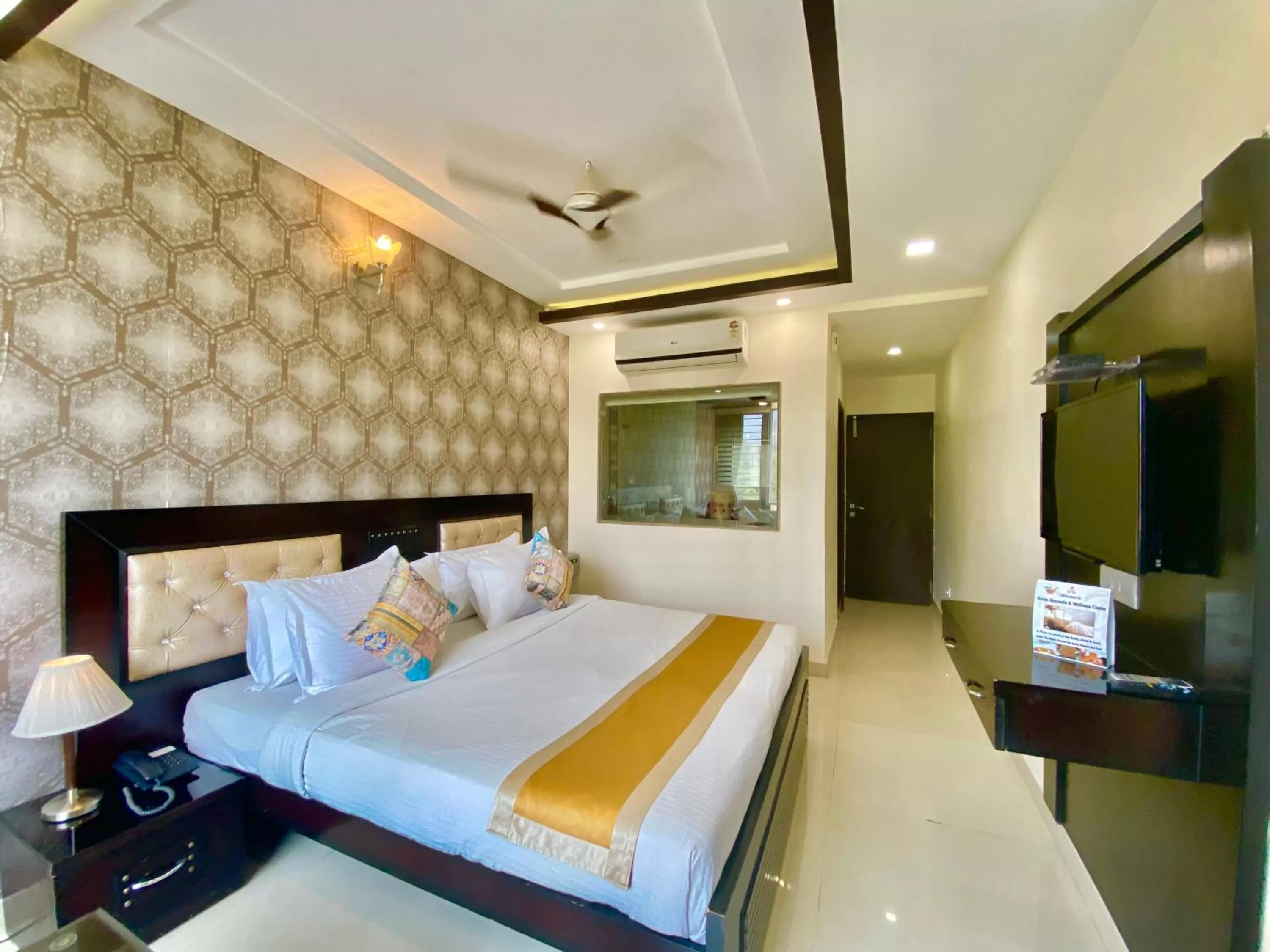 Bed in Hotel Green View - Behind Pramarth Niketan