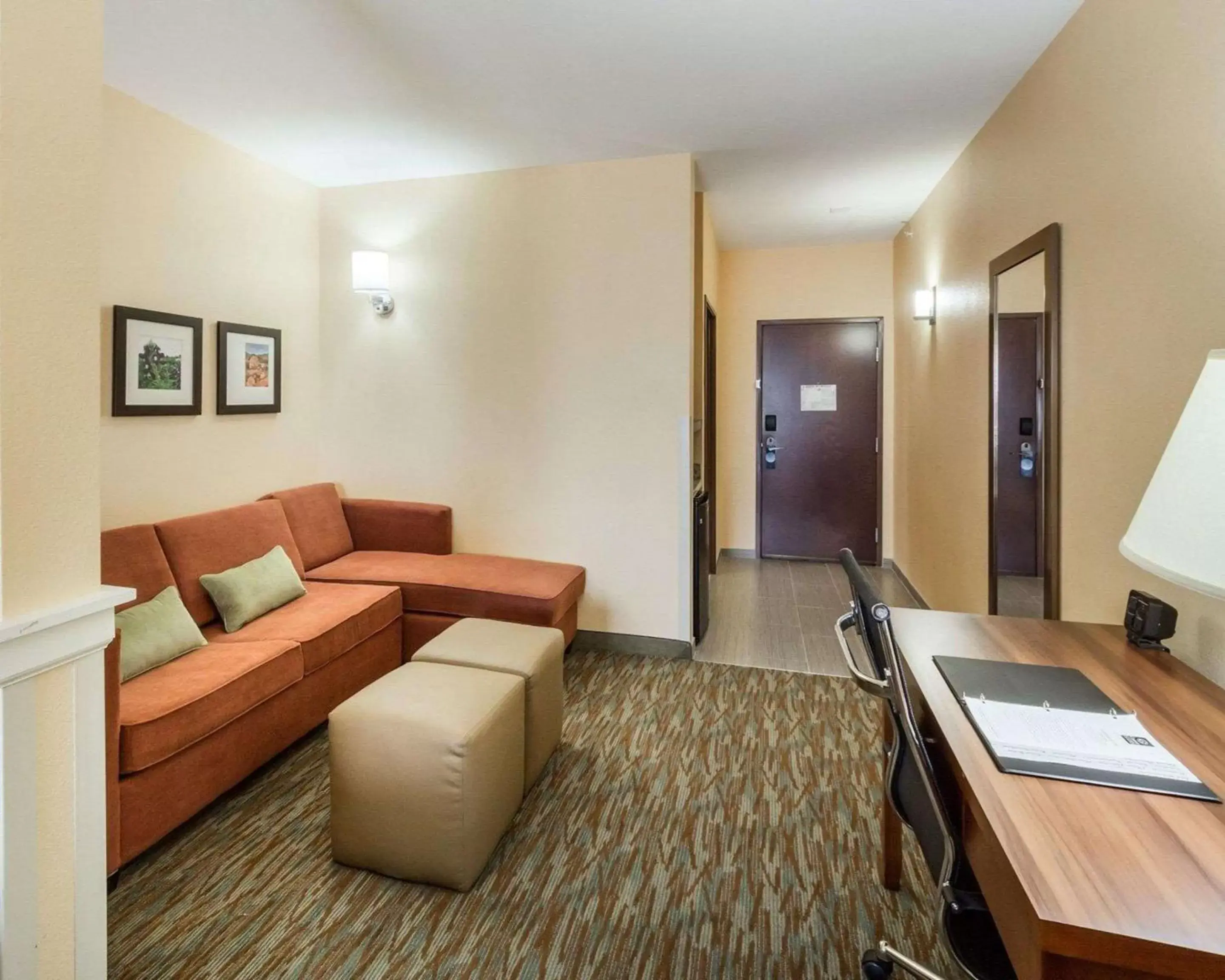 Queen Suite with Two Queen Beds - Accessible/Non-Smoking in Comfort Suites Cotulla near I-35 Queen Suite with Two Queen Beds - Accessible/Non-Smoking in Comfort Suites Cotulla near I-35