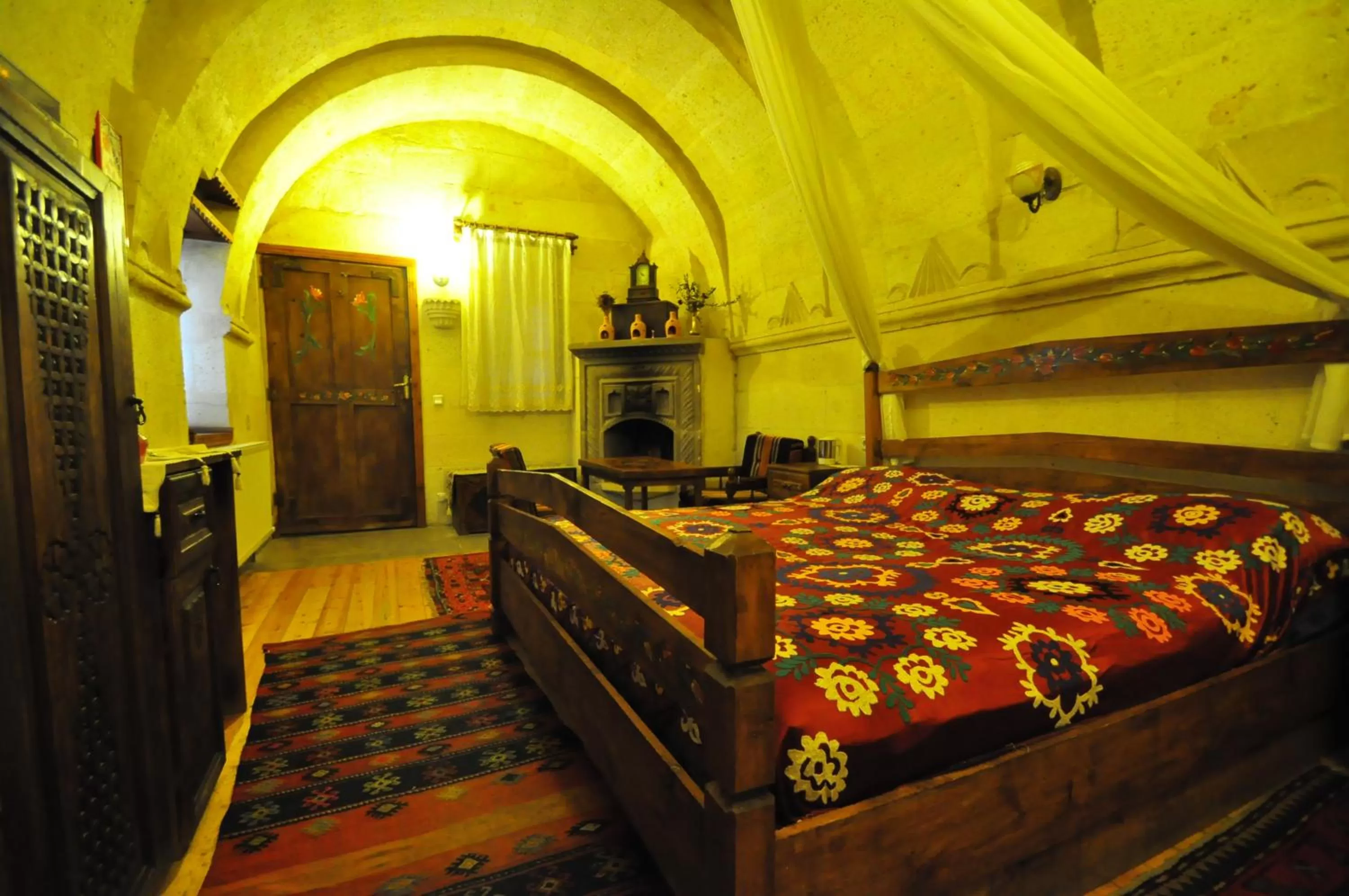 Bed in Kismet Cave House
