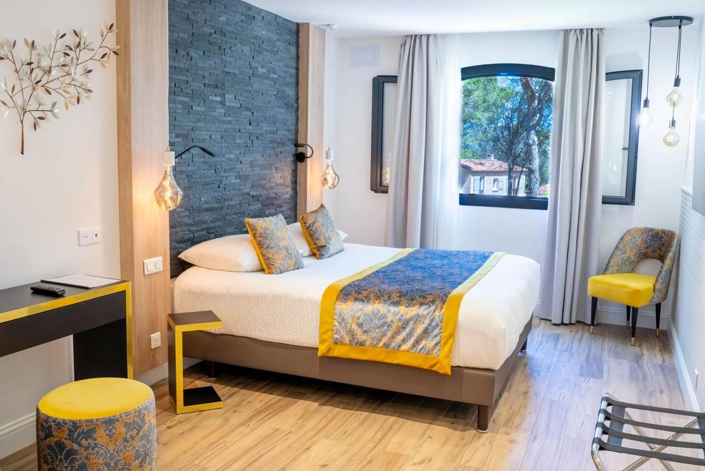 Photo of the whole room in Le Confidentiel Hôtel & SPA