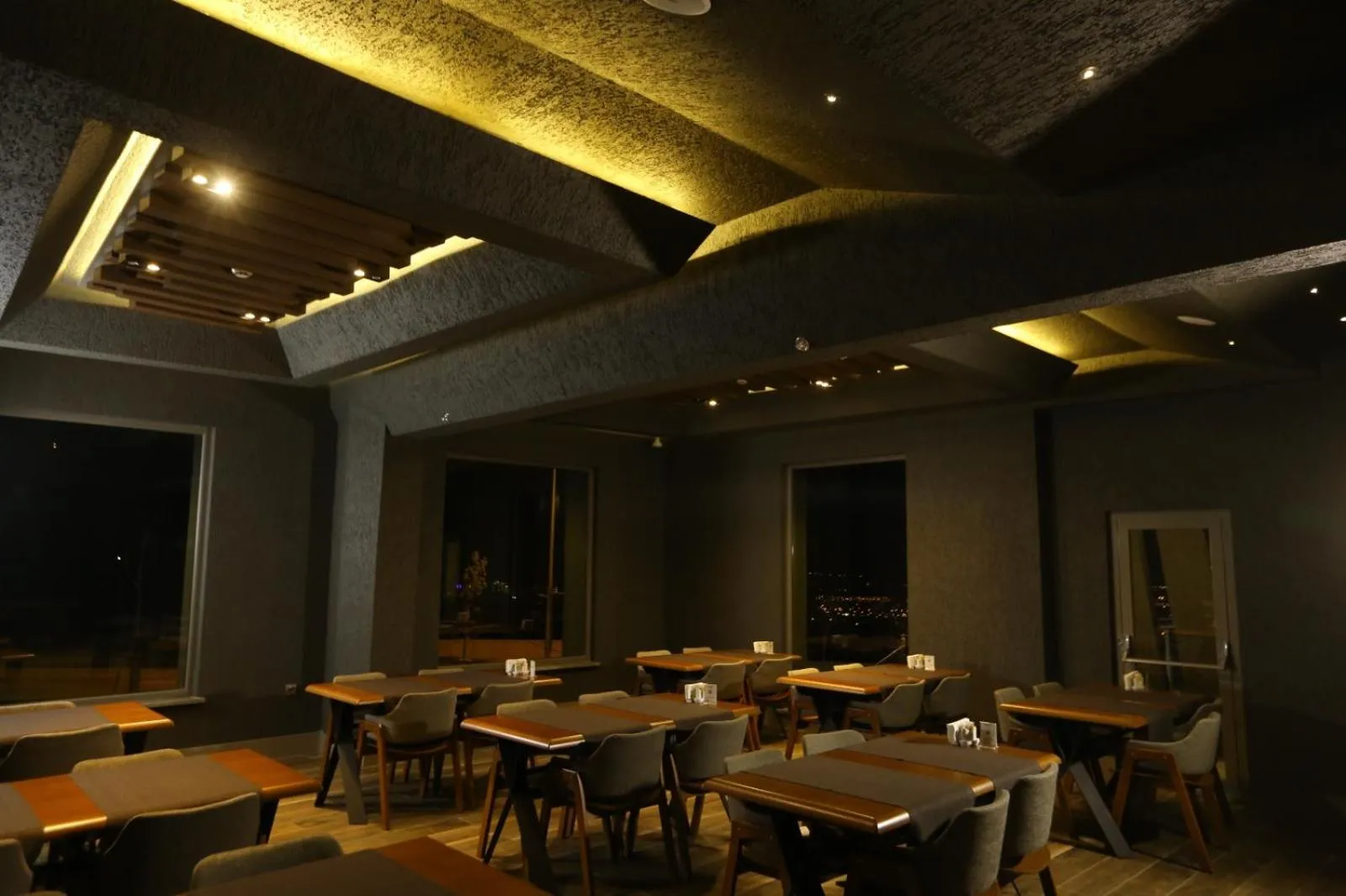 Restaurant/places to eat in The Erzurum Hotel