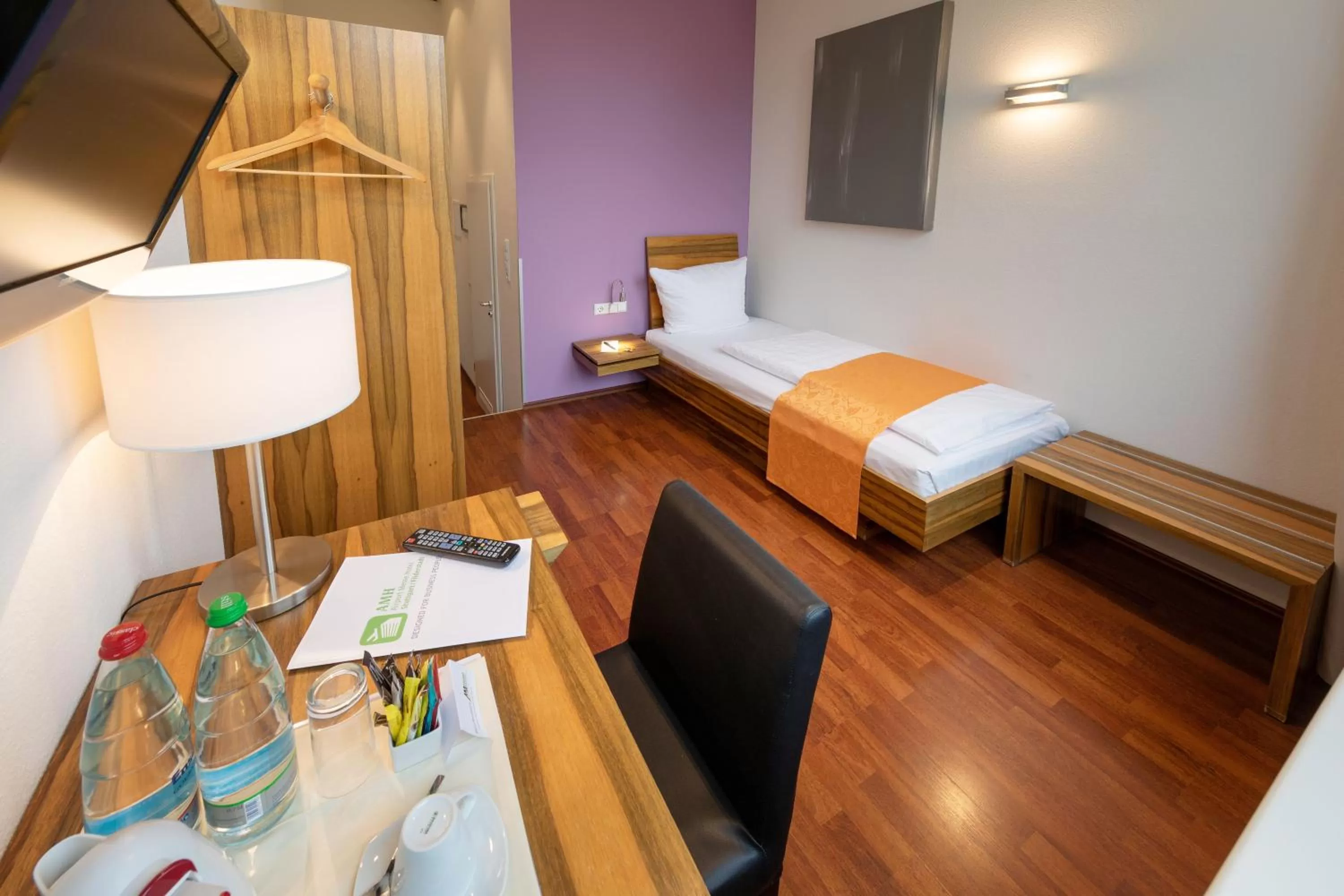 Photo of the whole room, Bed in AMH Airport-Messe-Hotel Stuttgart