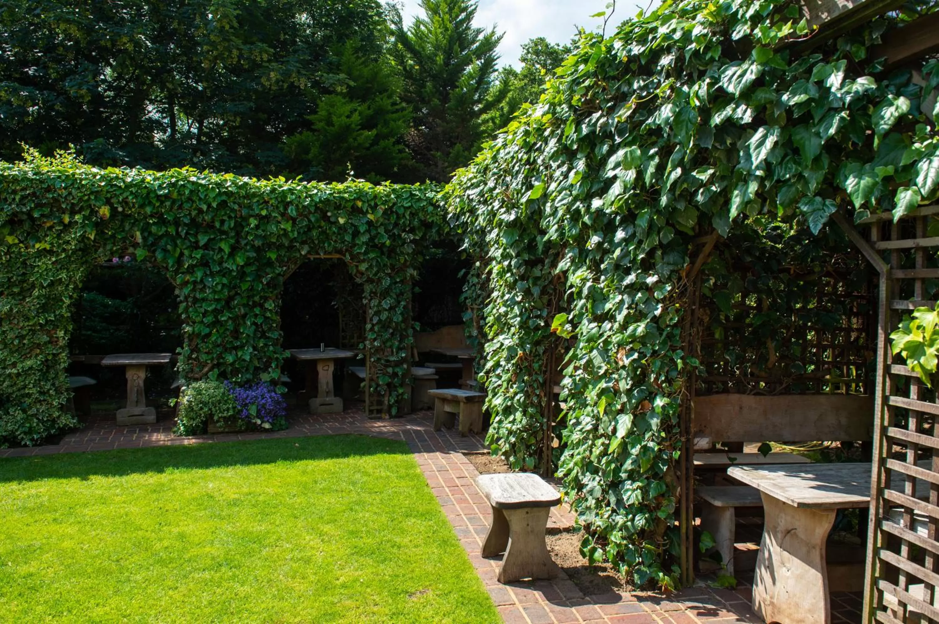 Garden in The Withies Inn