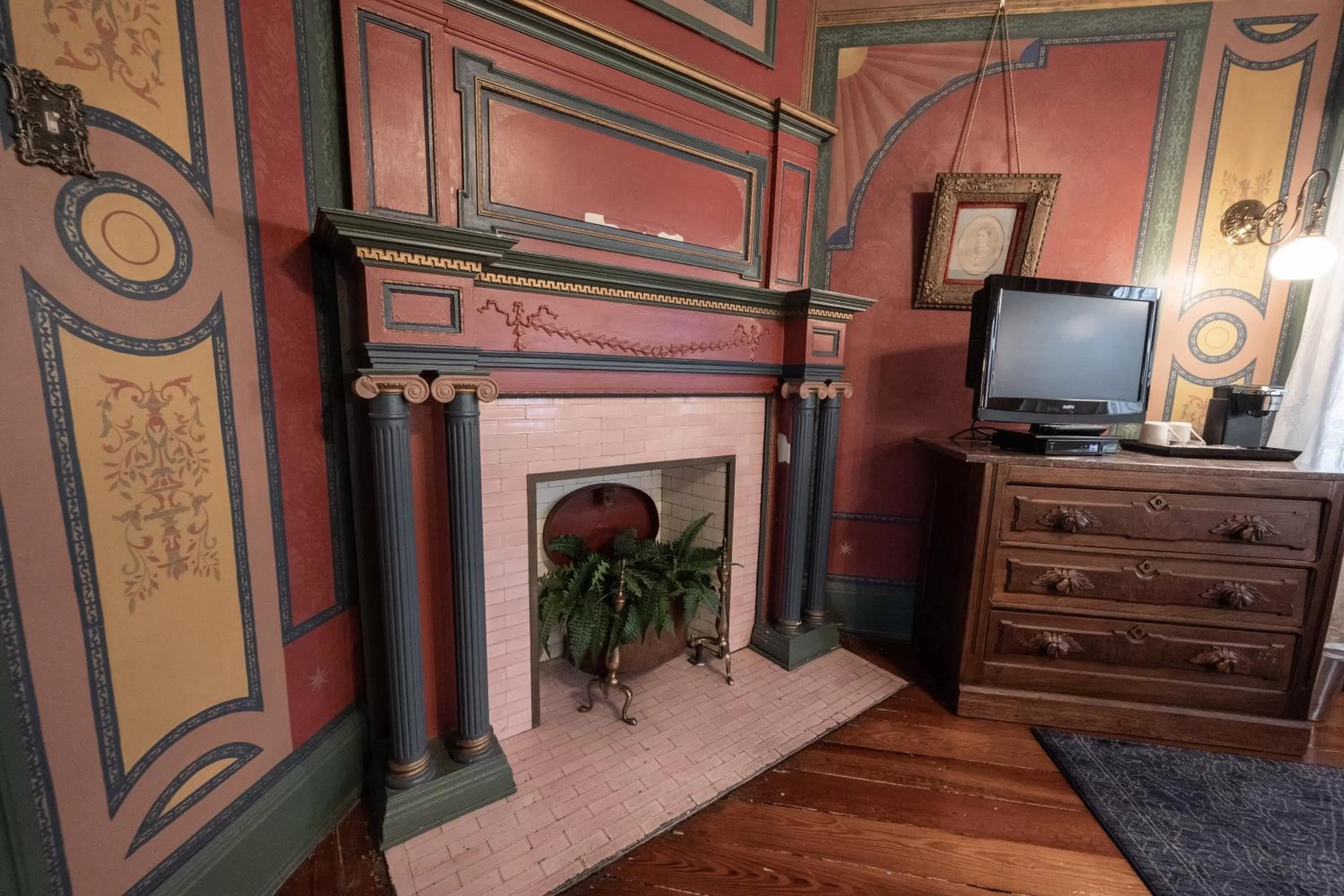 Decorative detail in Stone Soup Inn