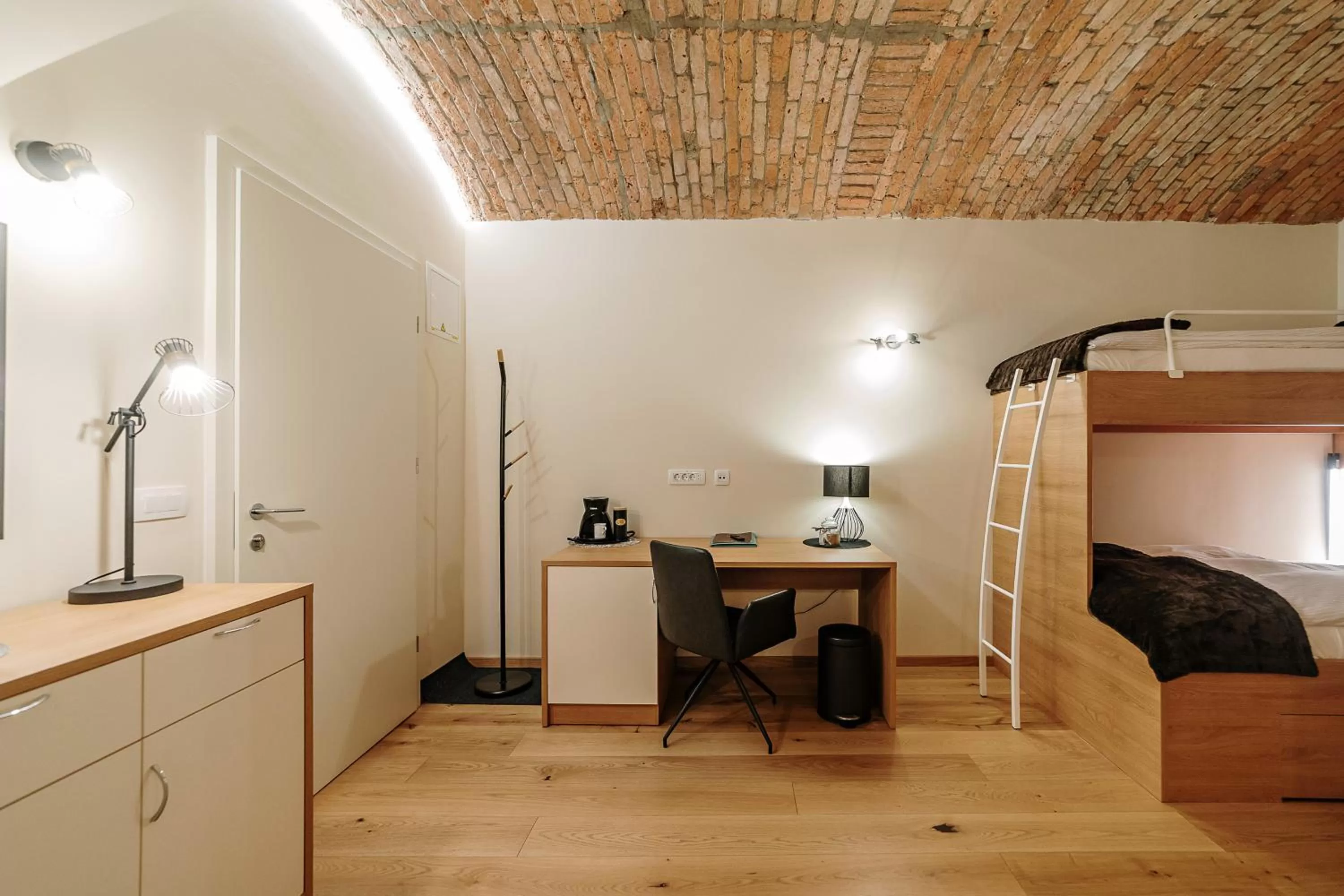 Bed in Operna klet Ljubljana