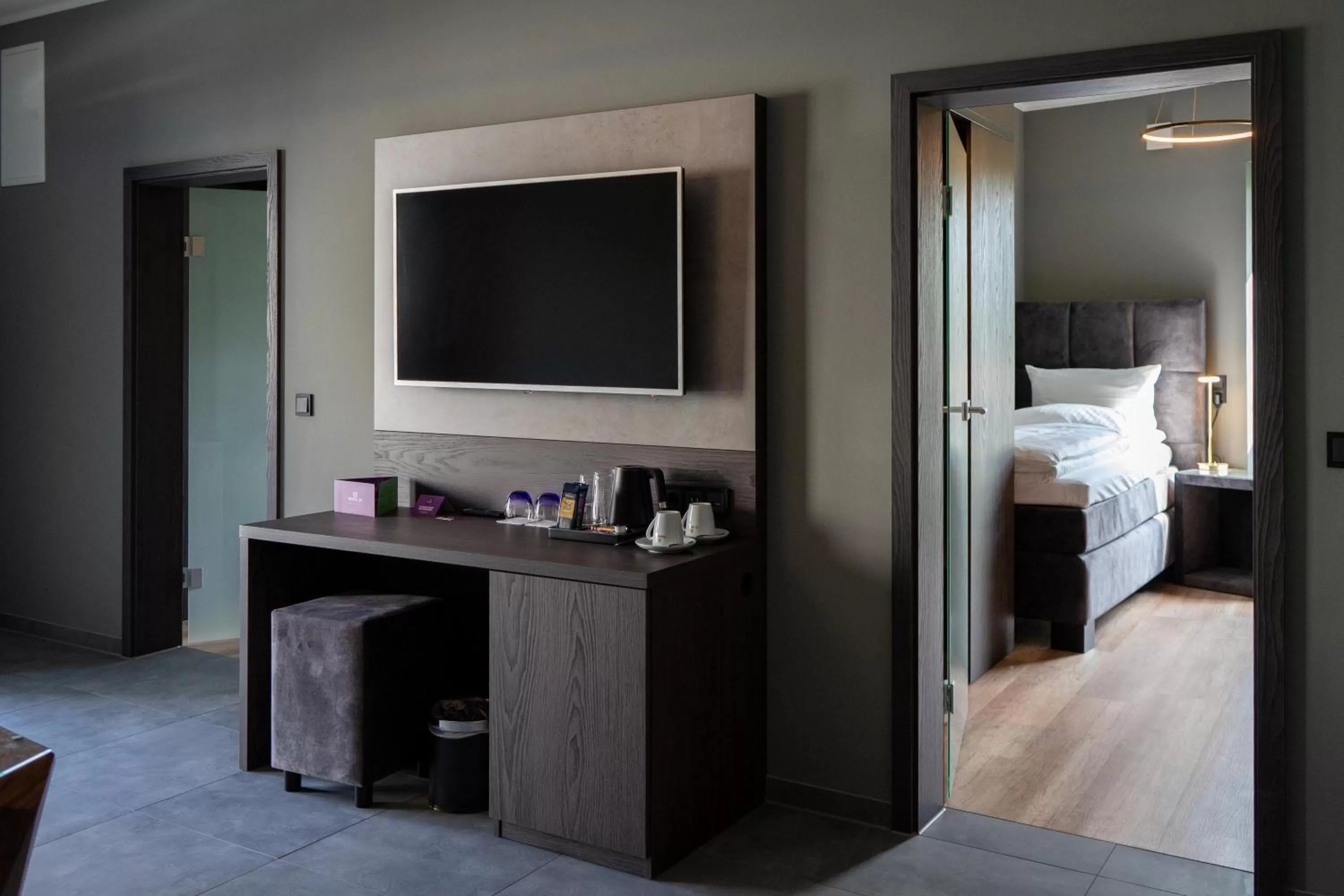 TV/Entertainment Center in Motel24