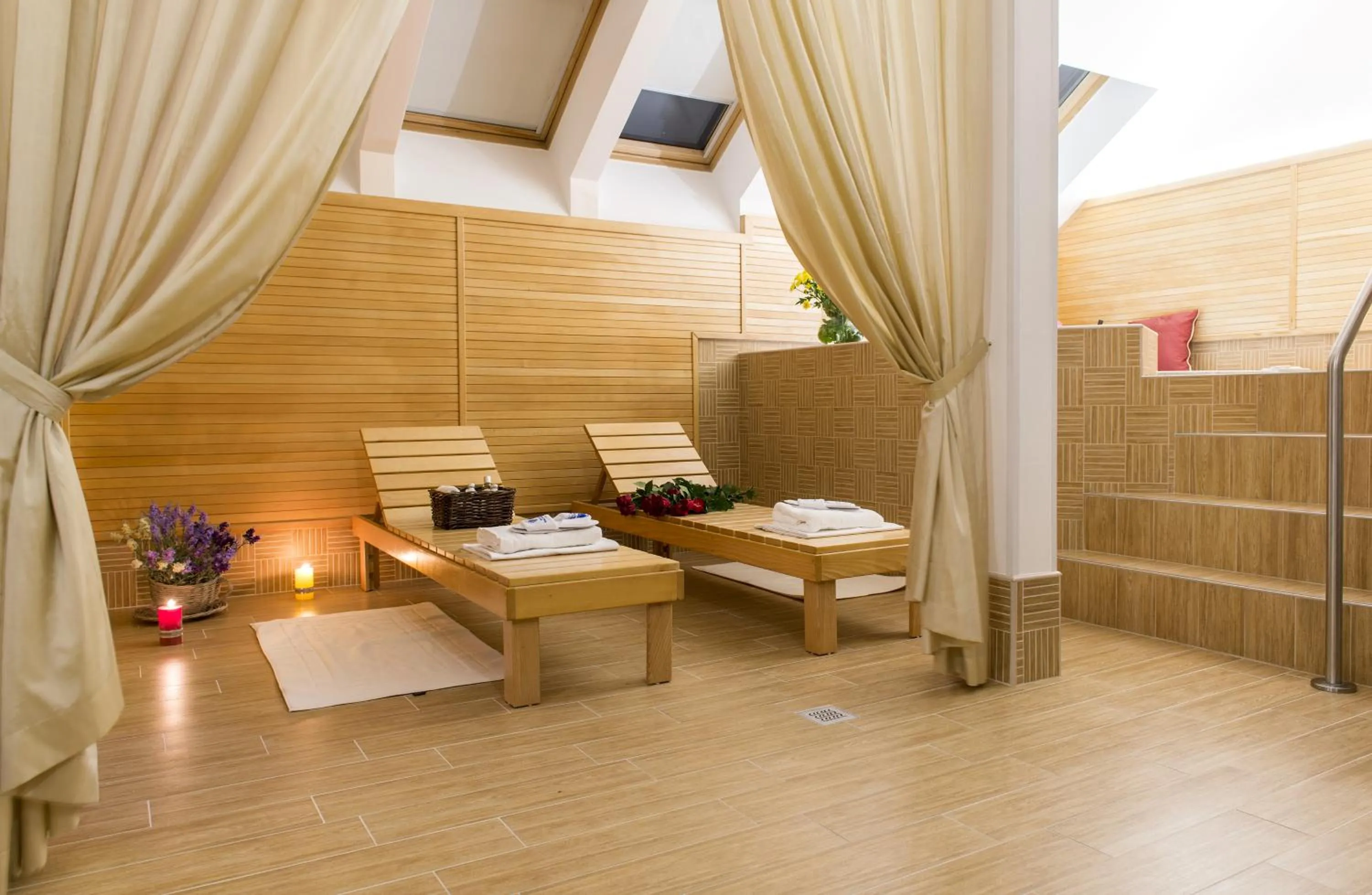 Hot Tub in Boutique Hotel Seven Days