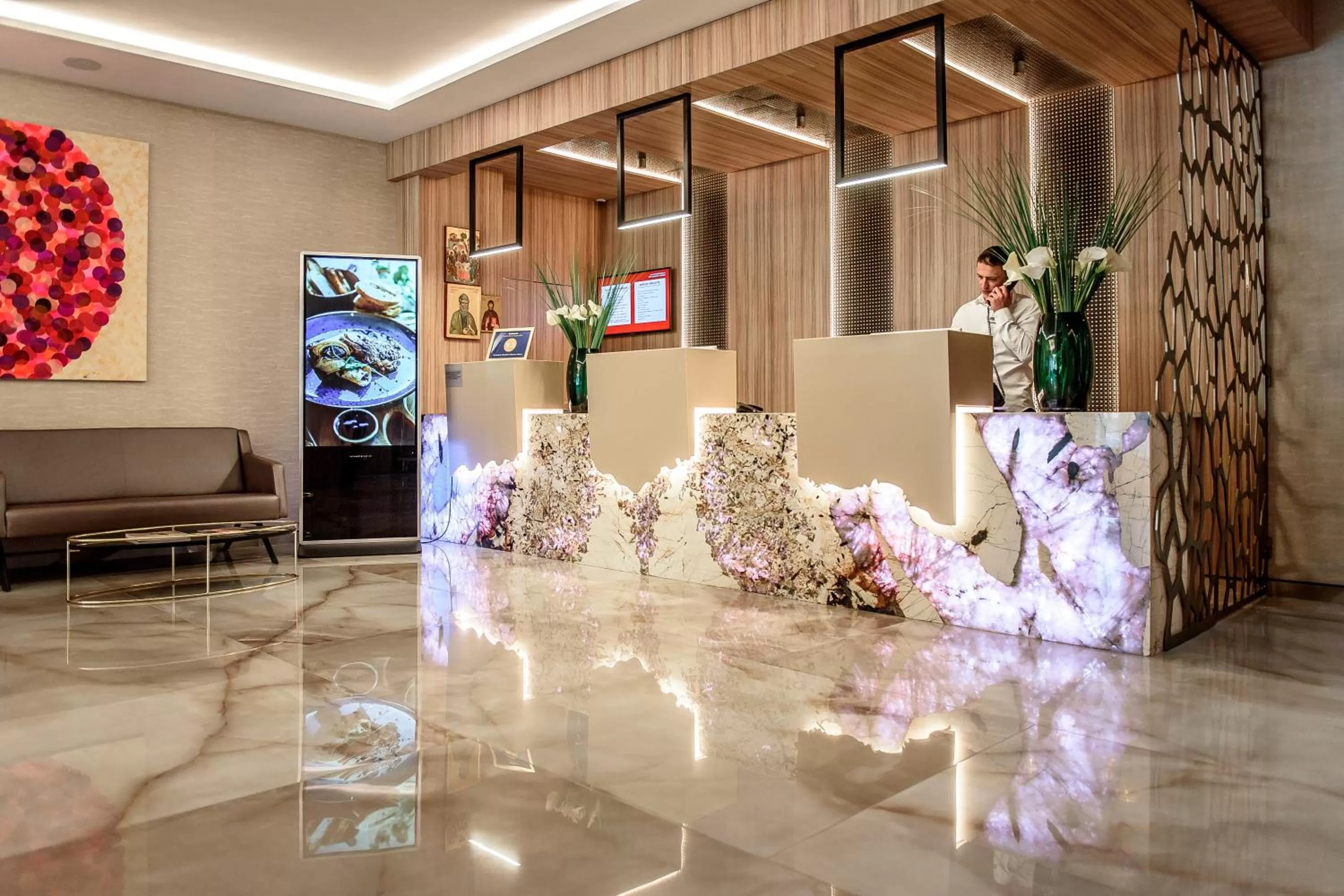 Lobby or reception in Ramada by Wyndham Ramnicu Valcea