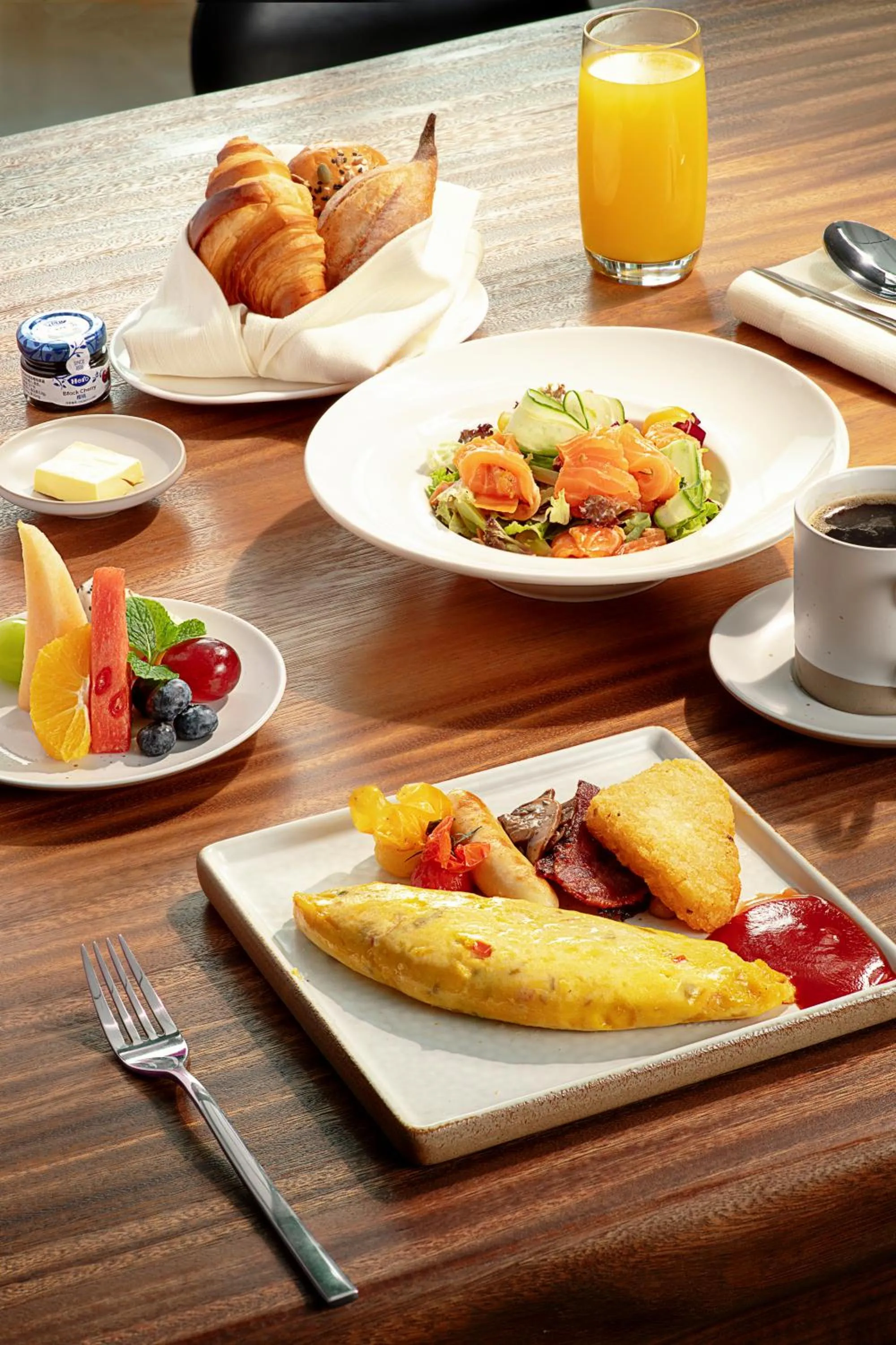 Breakfast in Hotel Indigo Hangzhou Uptown,Close to Westlake , boutique design hotel with freeflow minibar