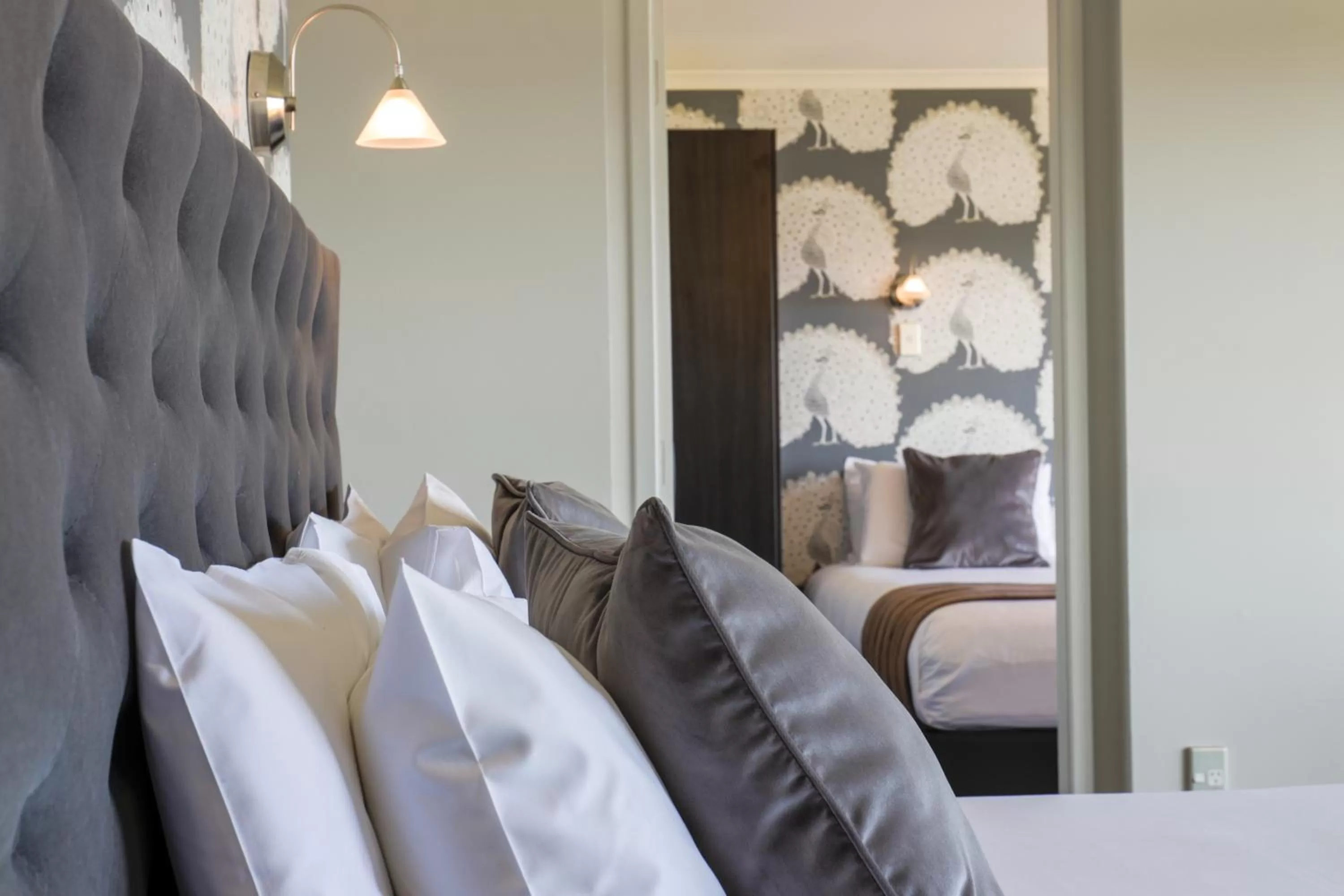 Bed in Suncourt Hotel & Conference Centre