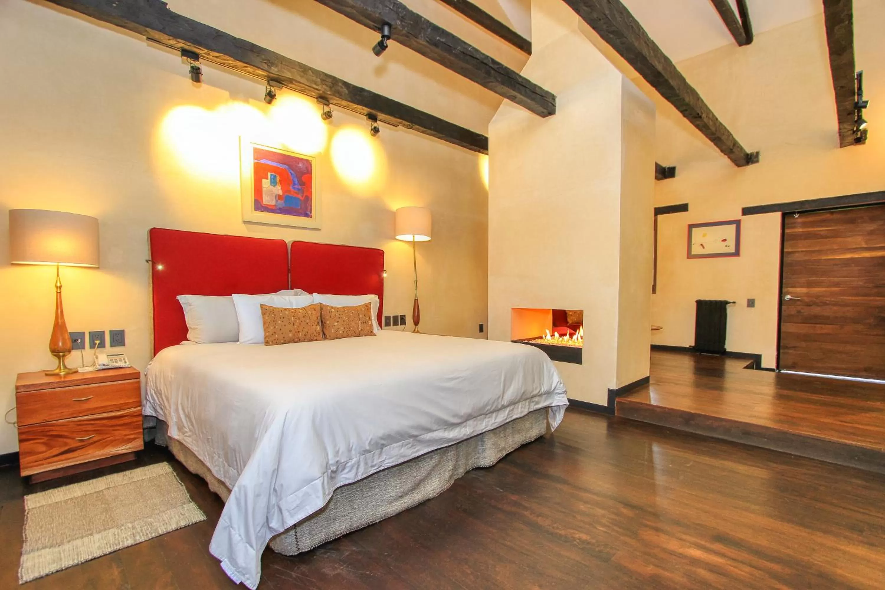 Photo of the whole room, Bed in Uvence Arte + Hotel