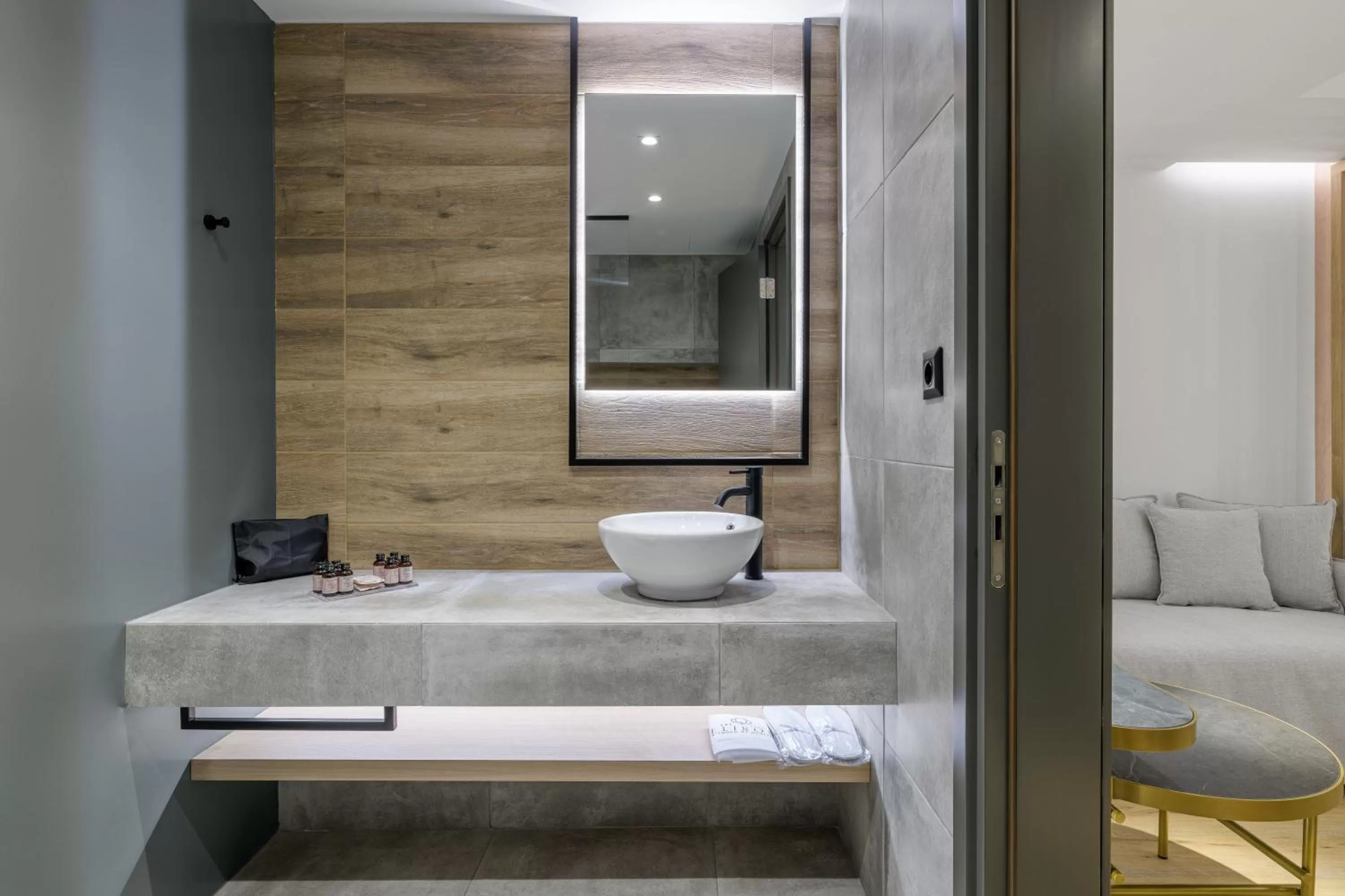 Acropolis Magenta Luxury Suites