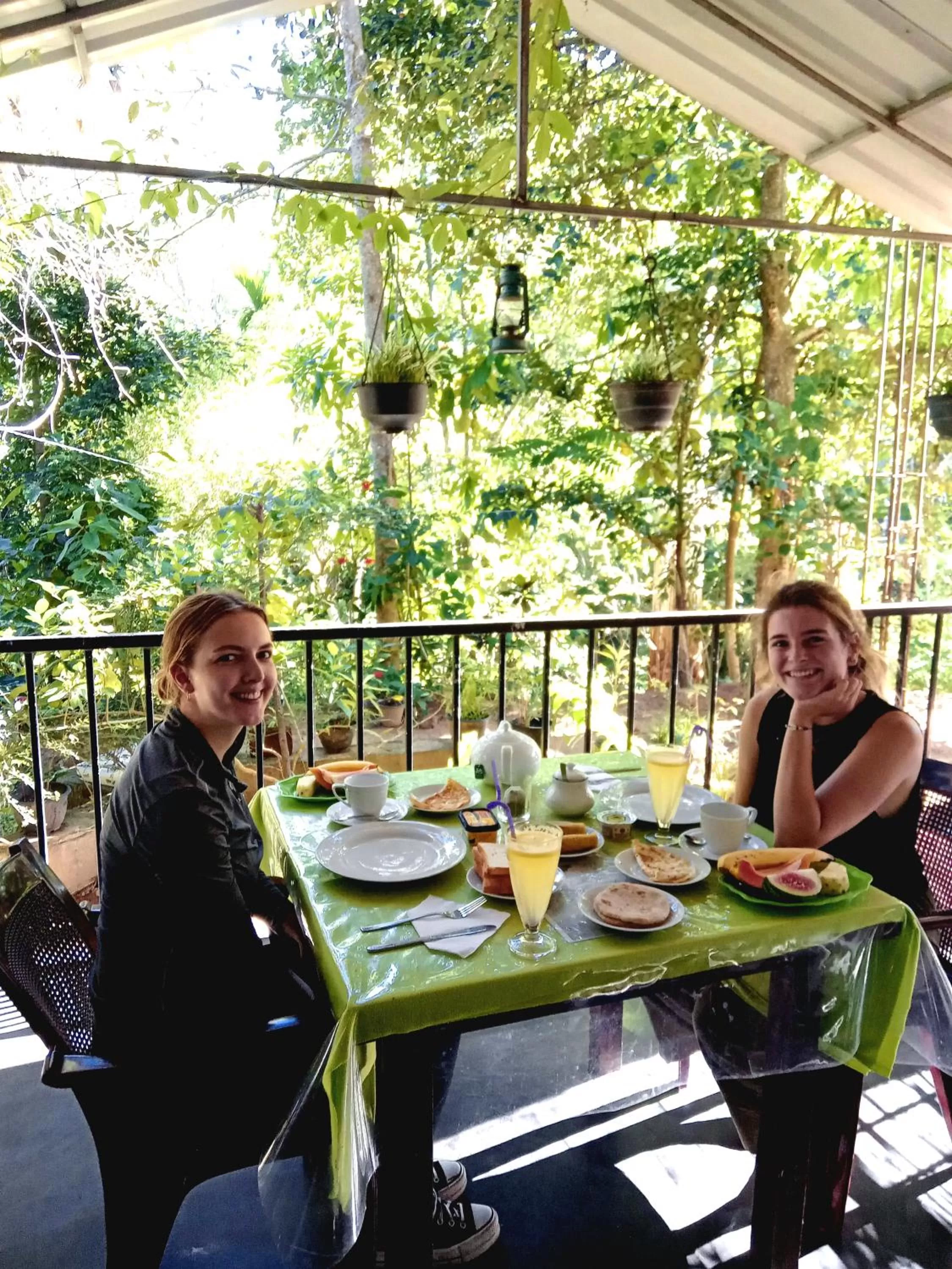 Food and drinks in Green Lantern Inn