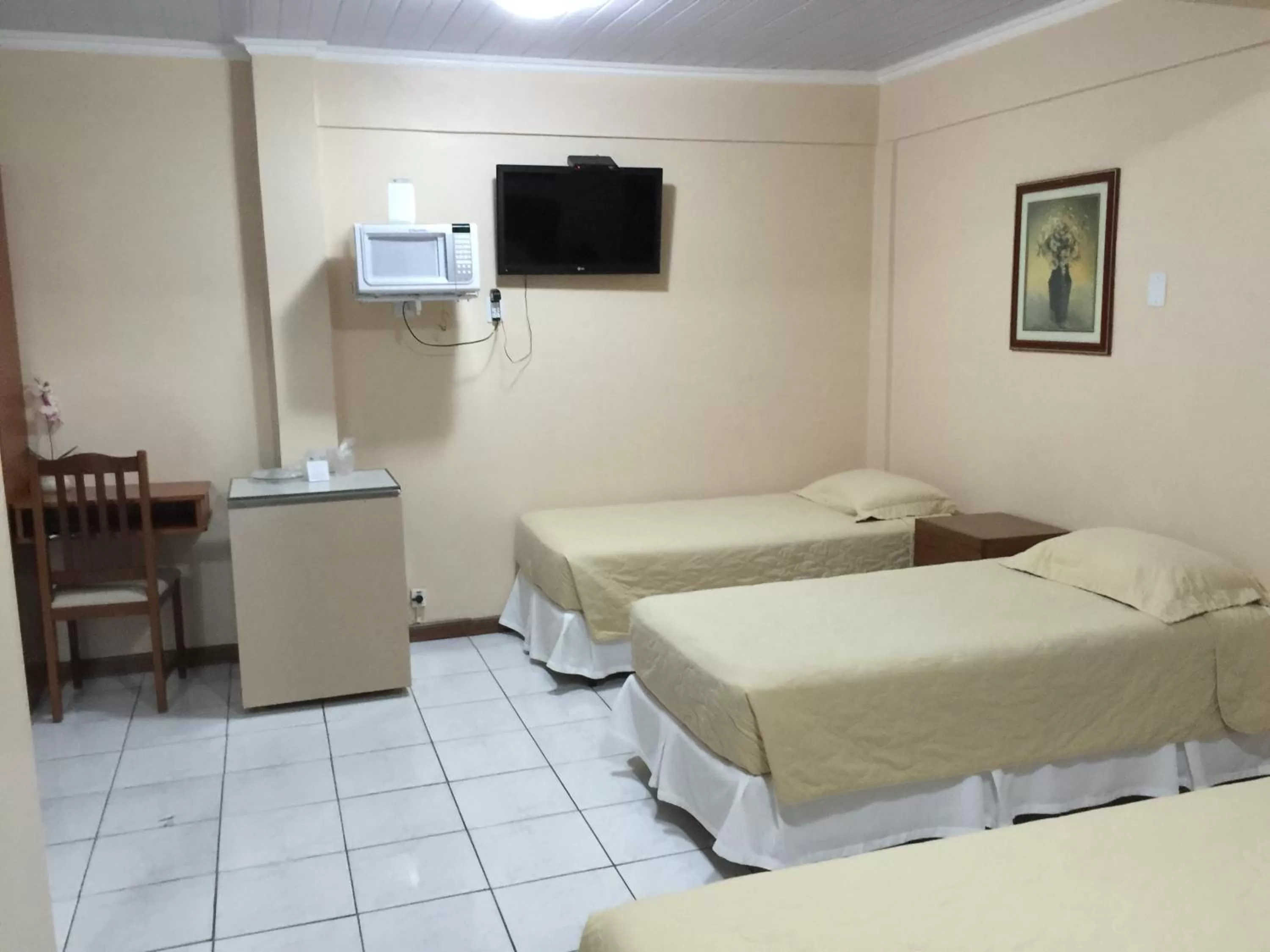 Photo of the whole room, Bed in Fares Turis Hotel