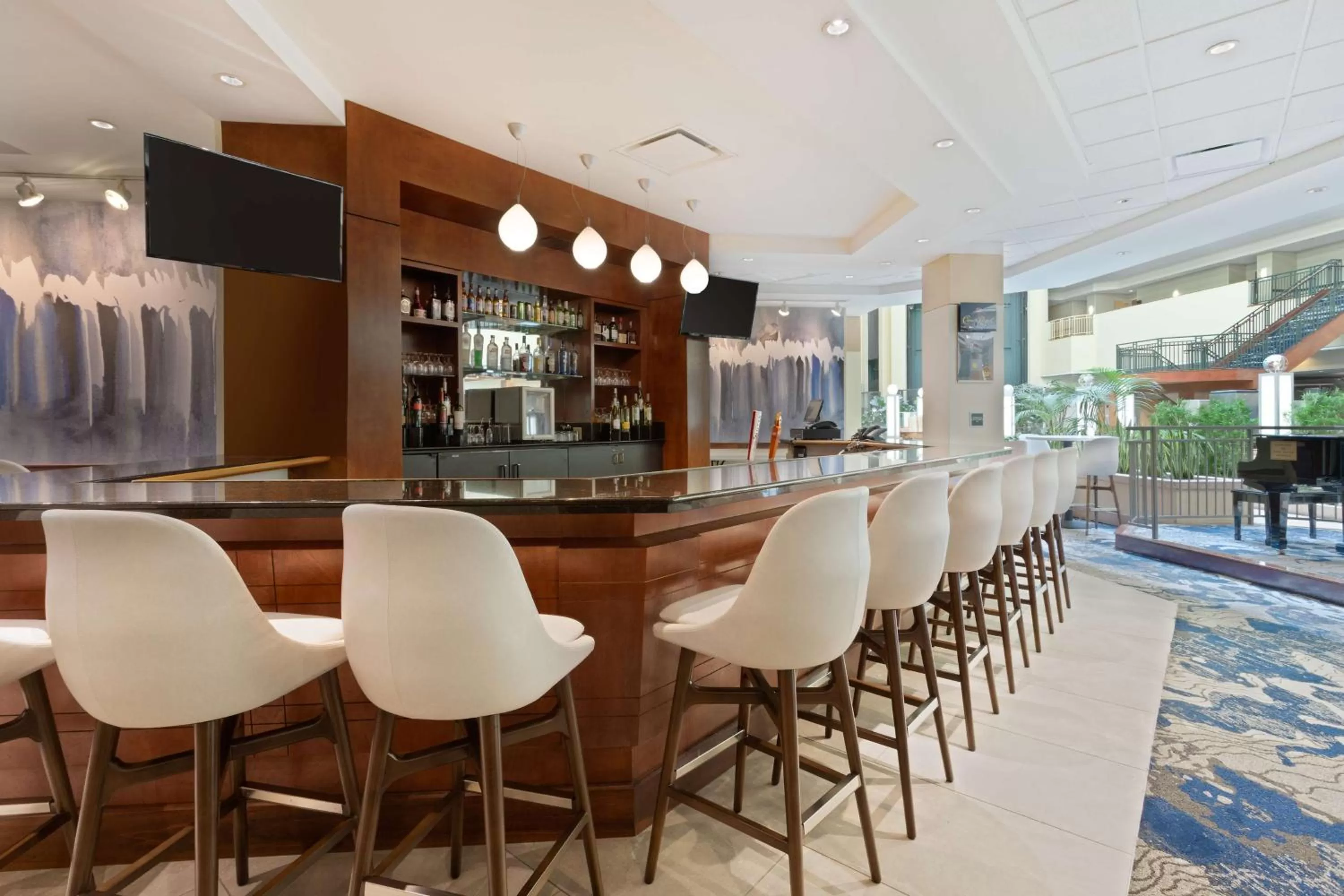 Lounge or bar in Embassy Suites by Hilton Tampa USF Near Busch Gardens