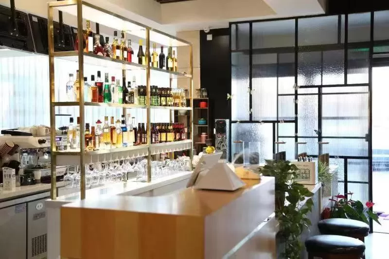 Lounge or bar in Beijing Commercial Business Hotel