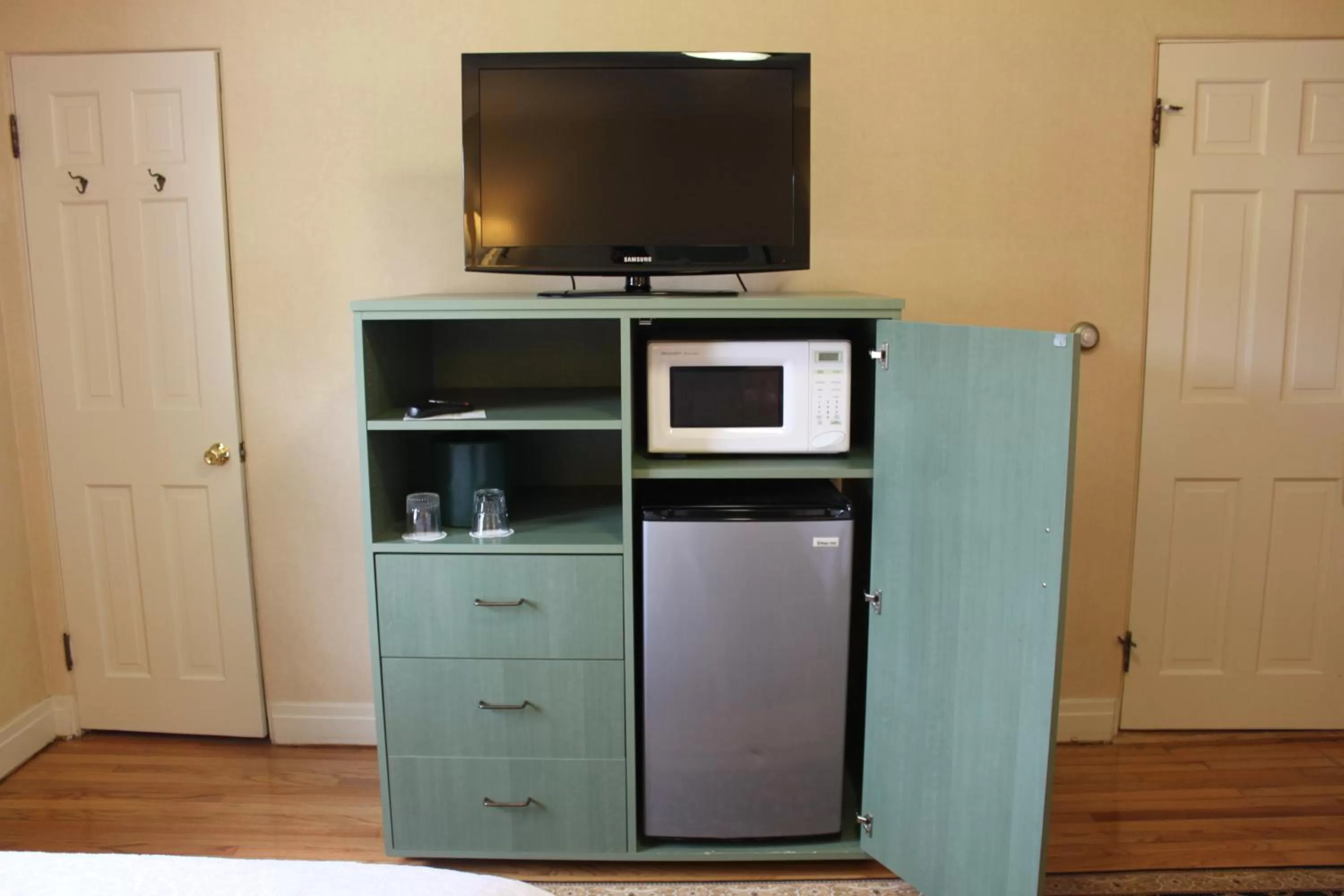 TV and multimedia in The Yankee, Trademark Collection by Wyndham