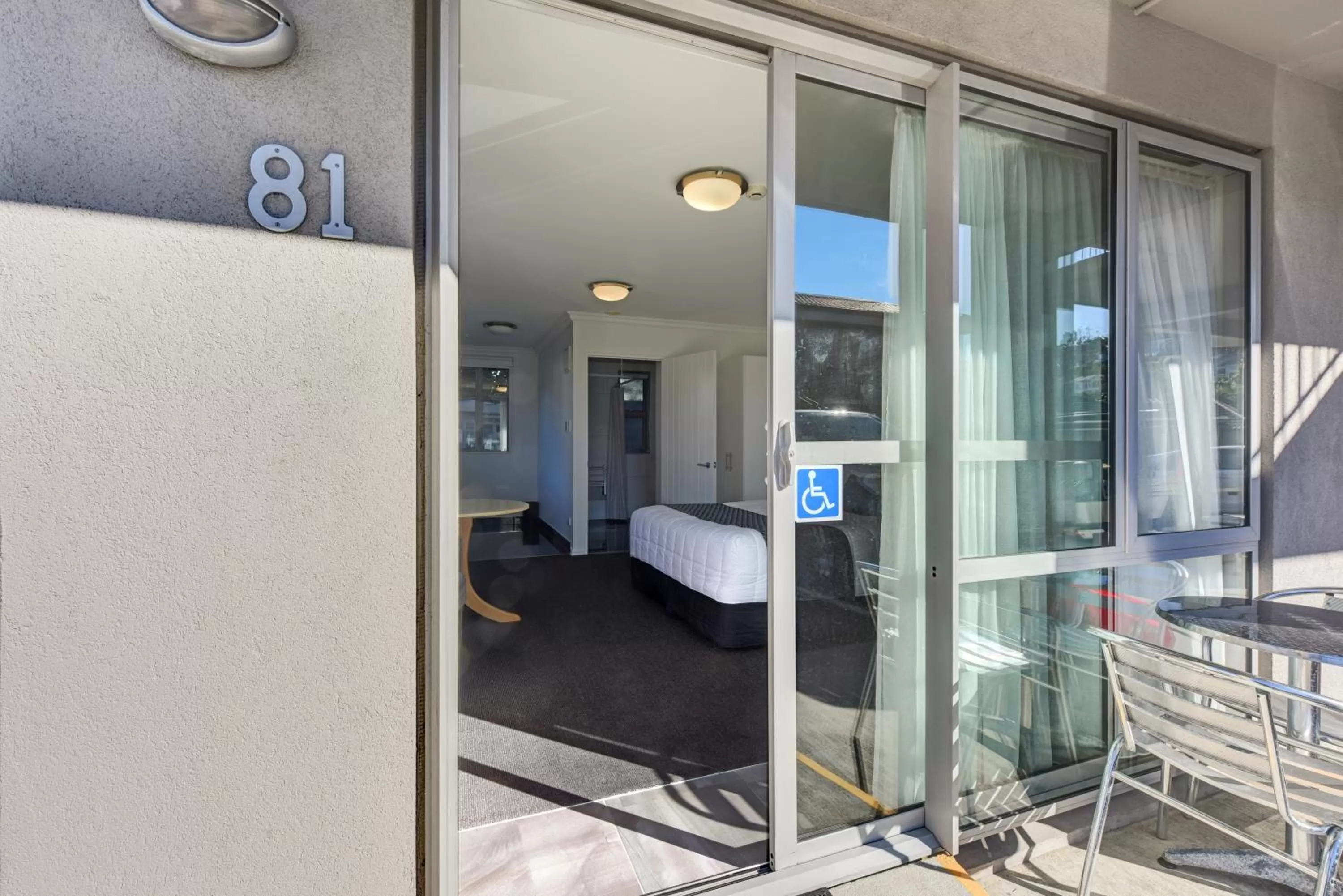 Facade/entrance, Bed in The Hotel Nelson