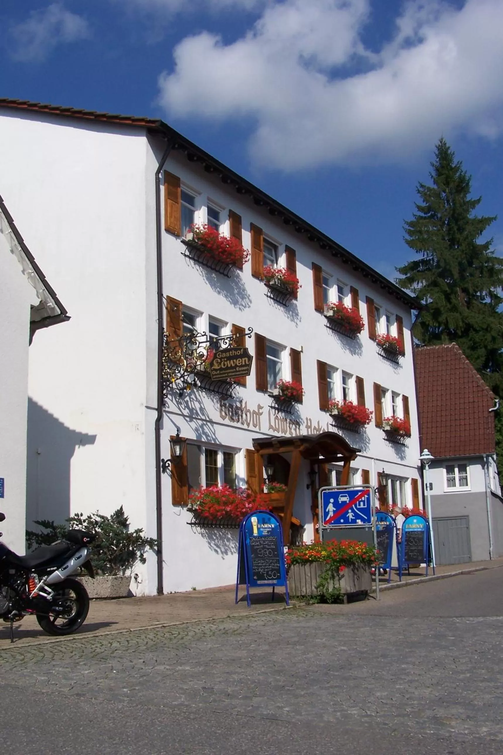 Facade/entrance in Gasthof Hotel Löwen