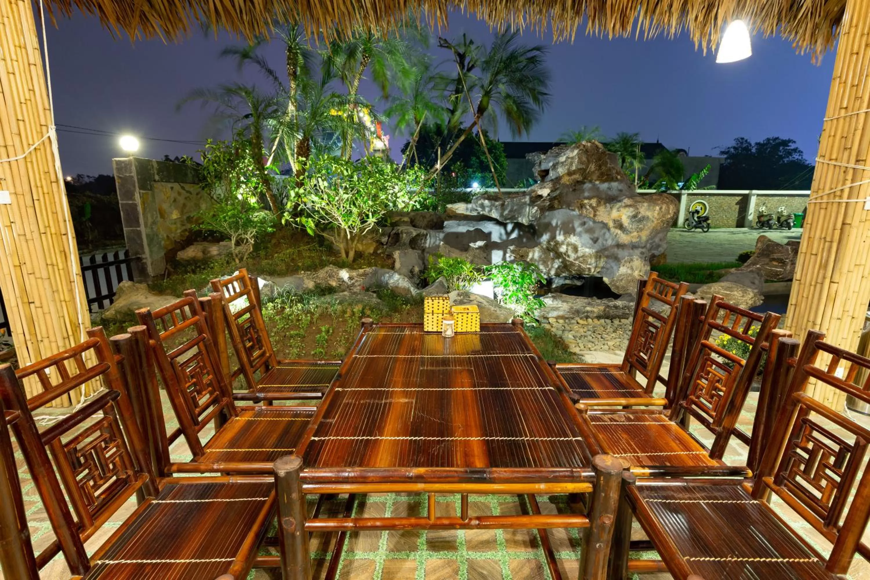 Restaurant/places to eat in SoNa Resort