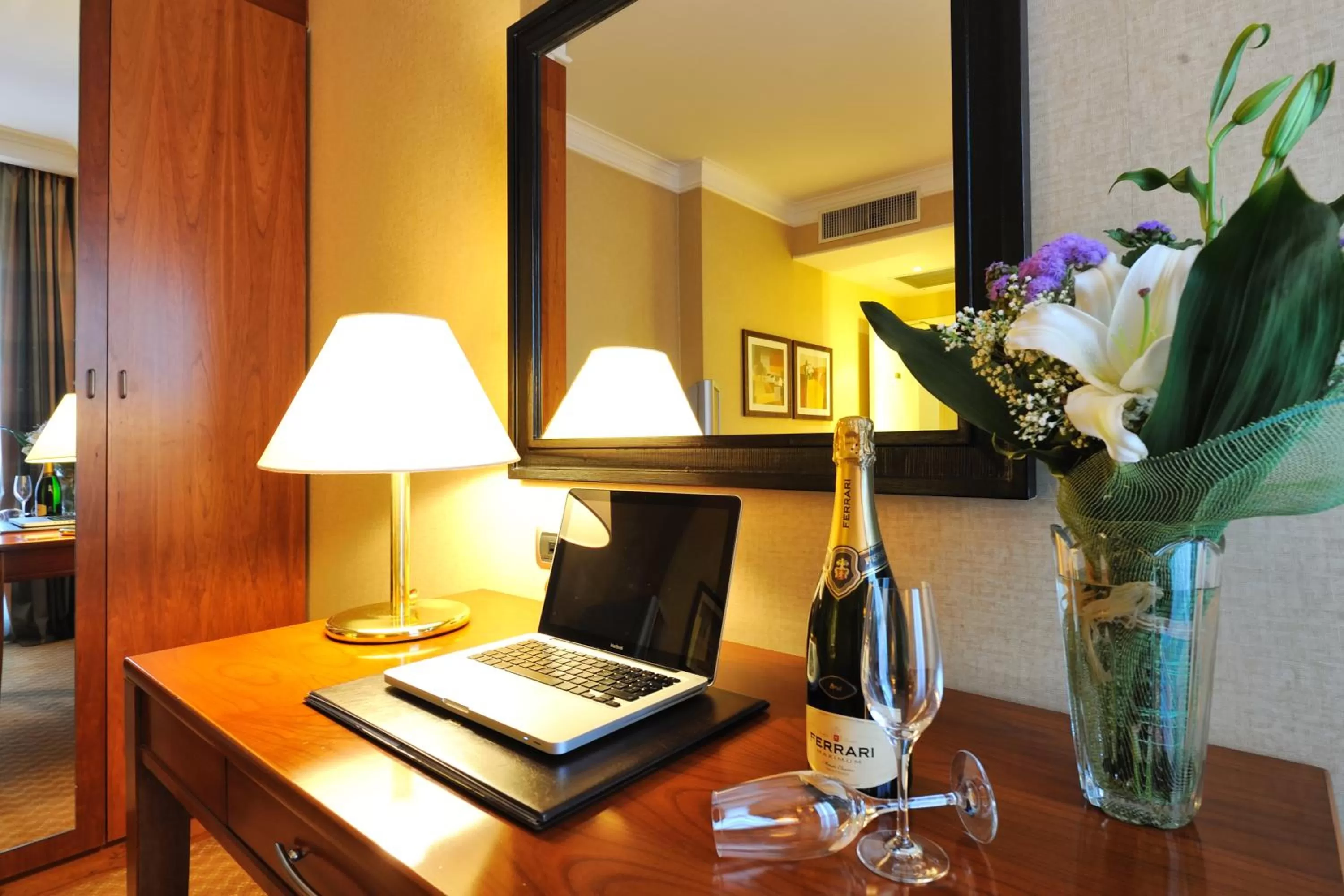 TV and multimedia in LH Hotel Lloyd Roma