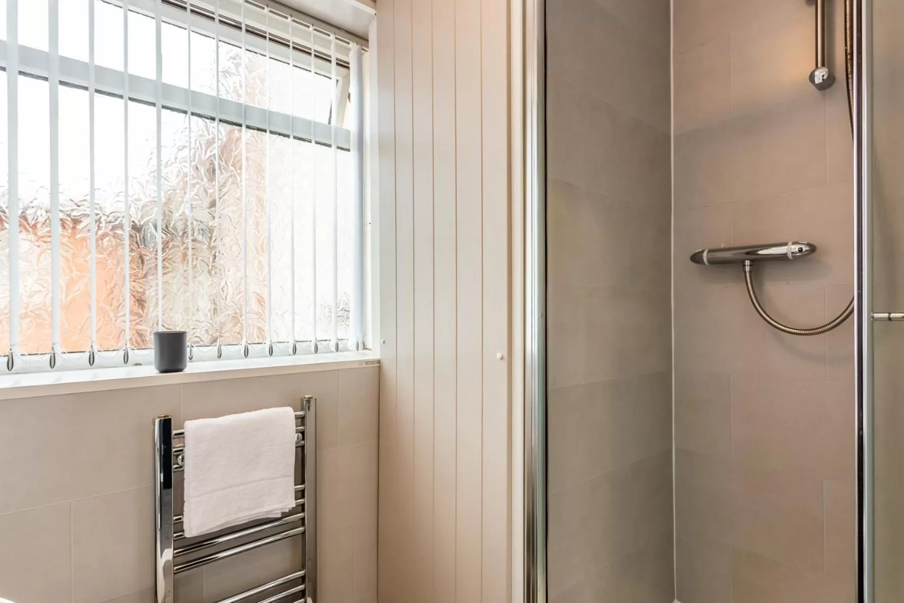 Bathroom in Comfy-Stays - Lower Ocean Road