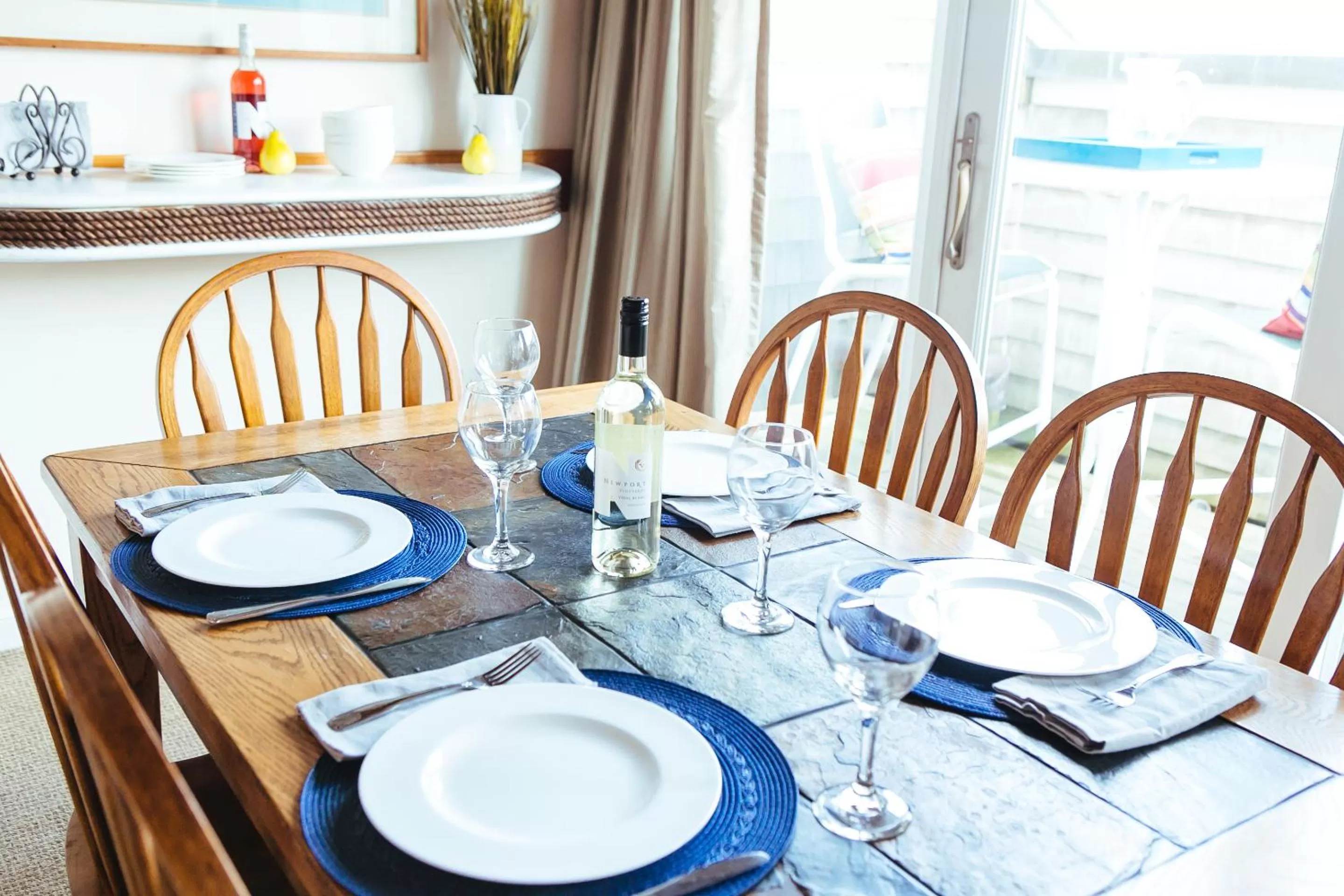 Dining area in Newport Bay Club and Hotel