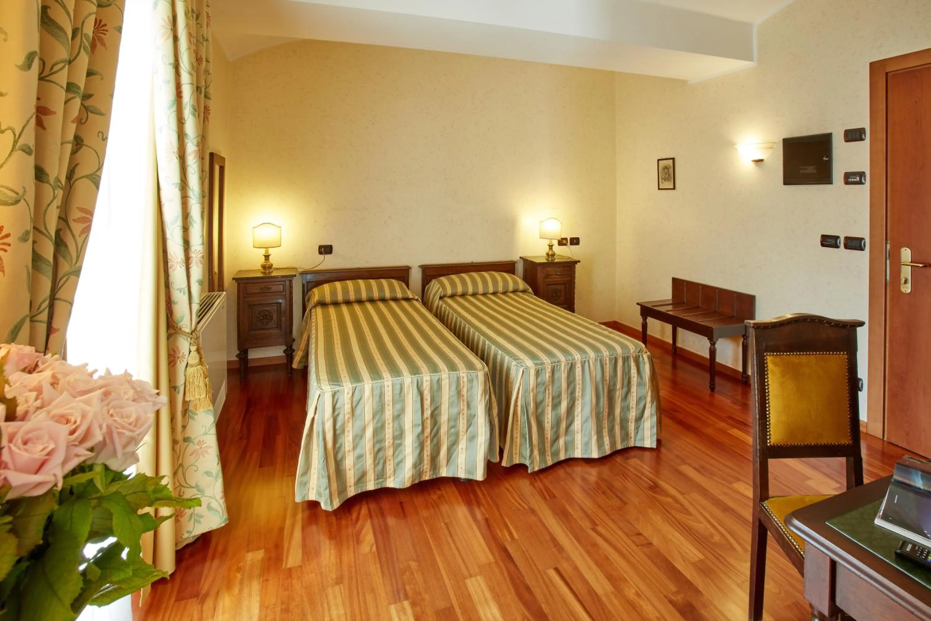 Bedroom, Bed in Liberty Hotel