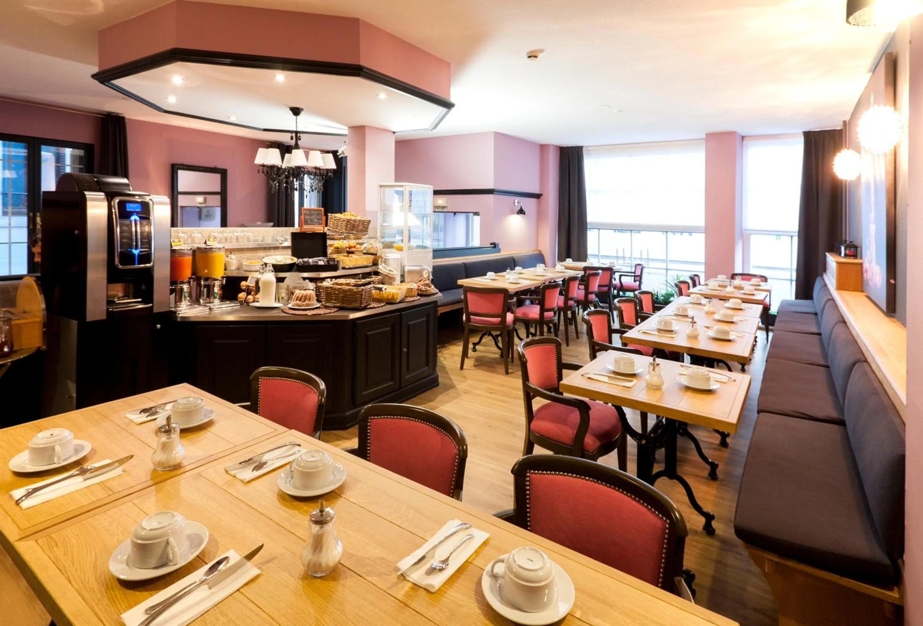 Restaurant/places to eat in Hotel Roses