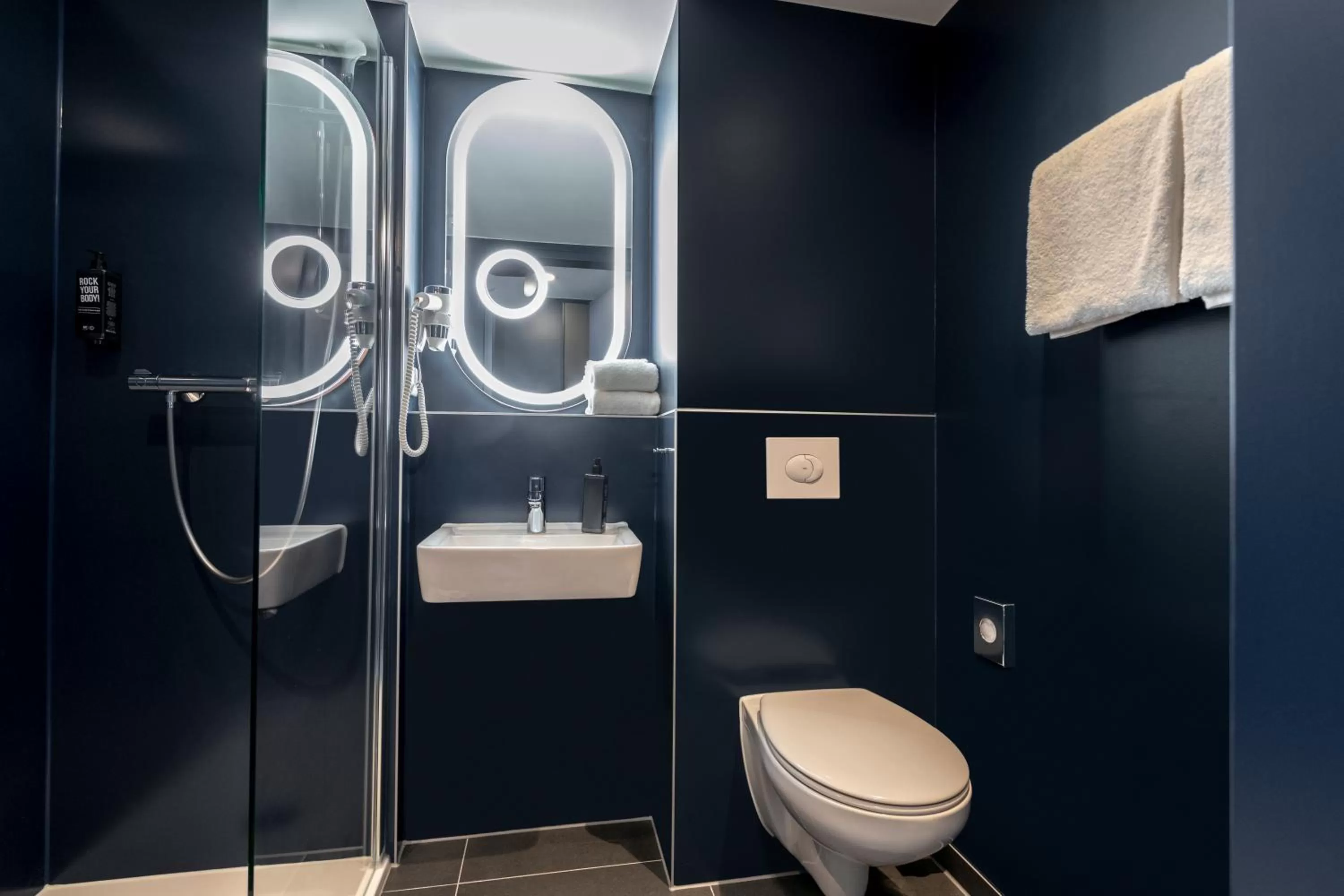 Standard Double Room in ibis Duesseldorf Airport