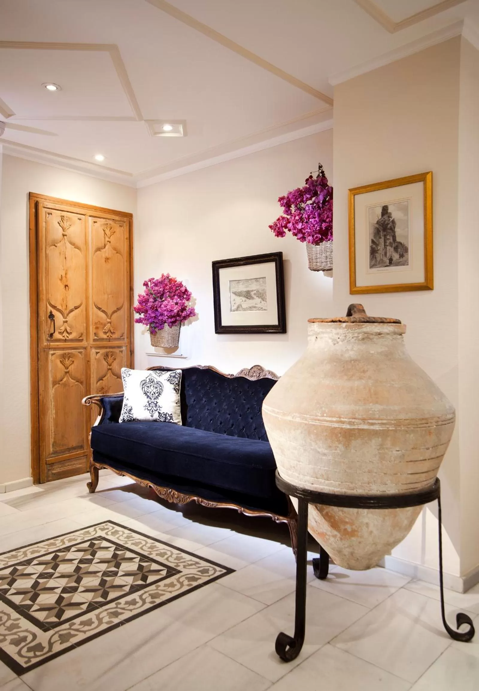 Decorative detail in Hotel Sari Konak