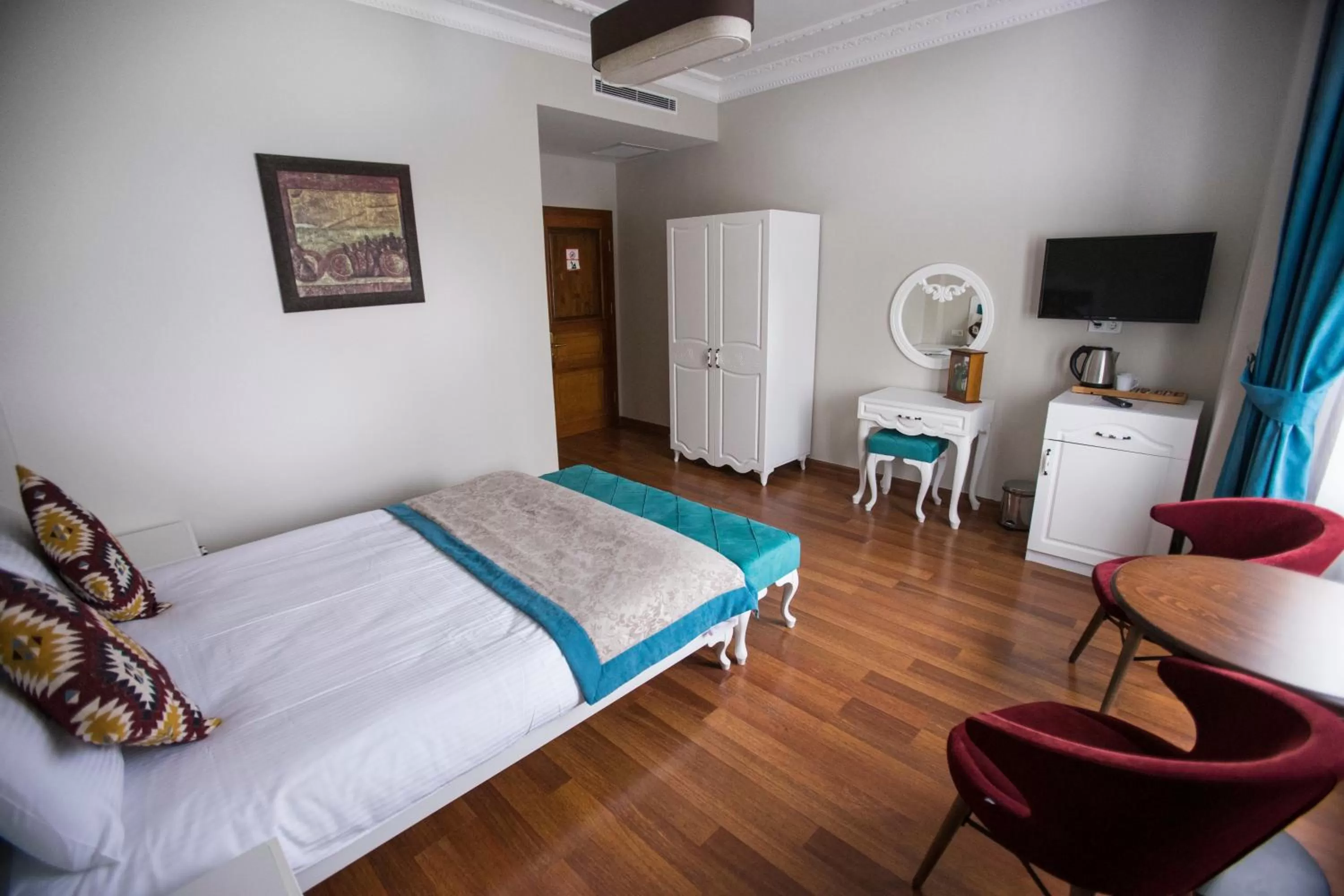 Photo of the whole room, Bed in The Void Hotel