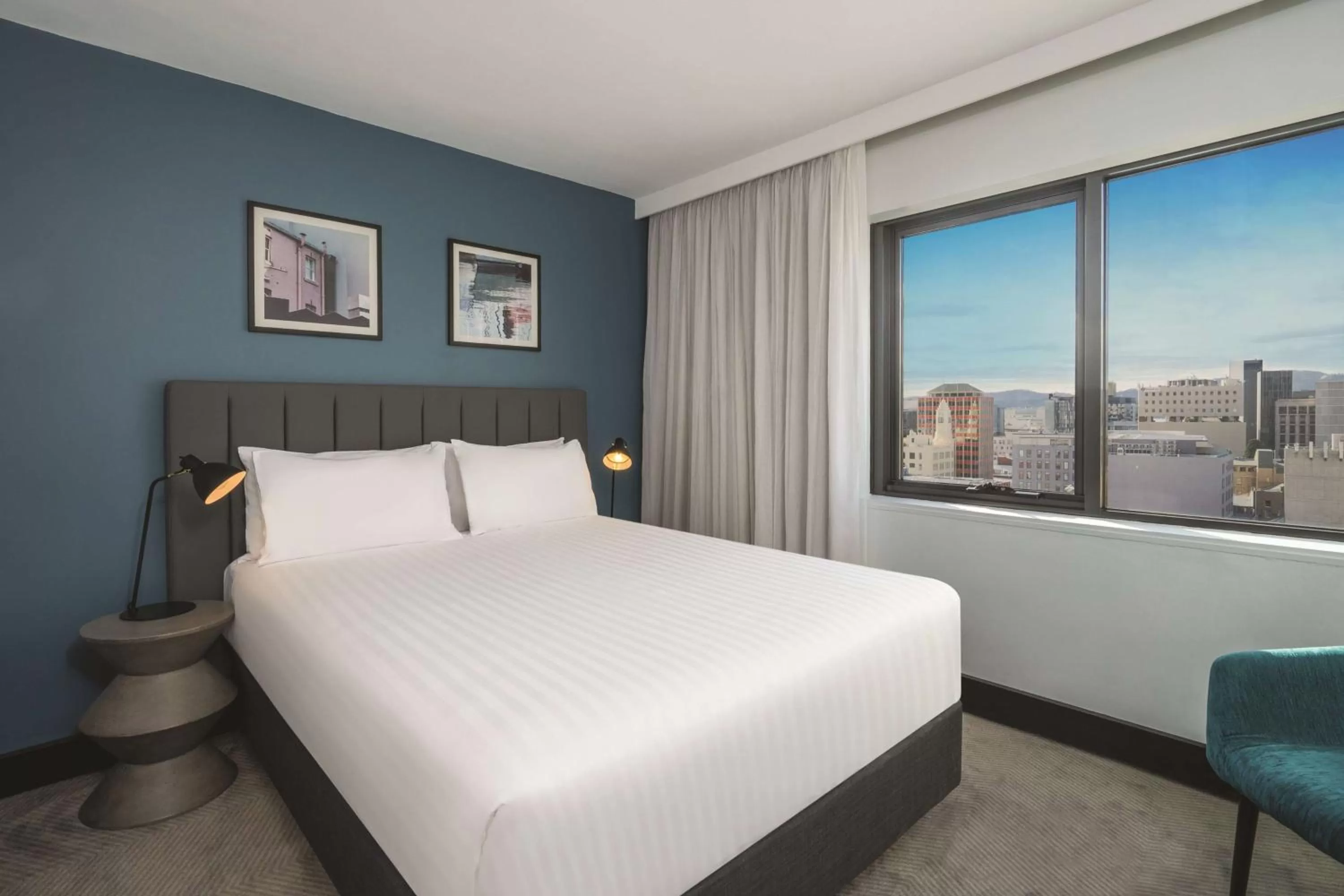 Bedroom, Bed in Travelodge Hotel Hobart