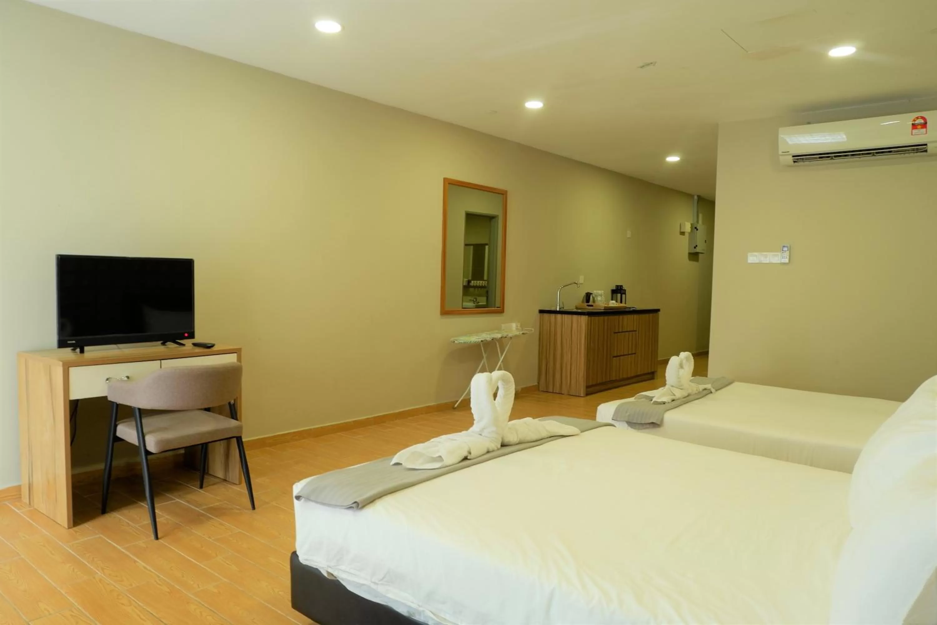 Photo of the whole room, Bed in Bangi Perdana Hotel