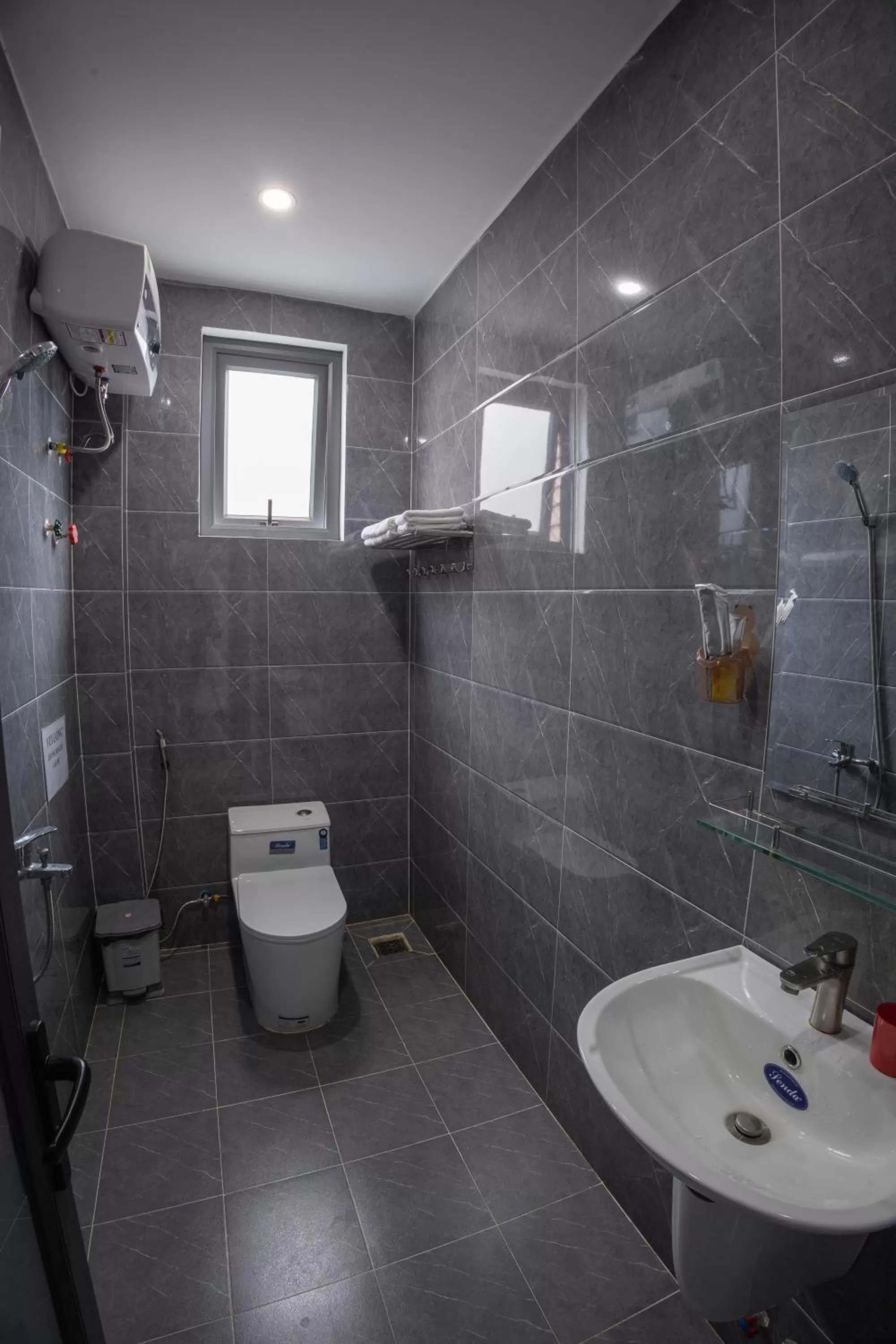 Bathroom in Hotel Thanh Nhung