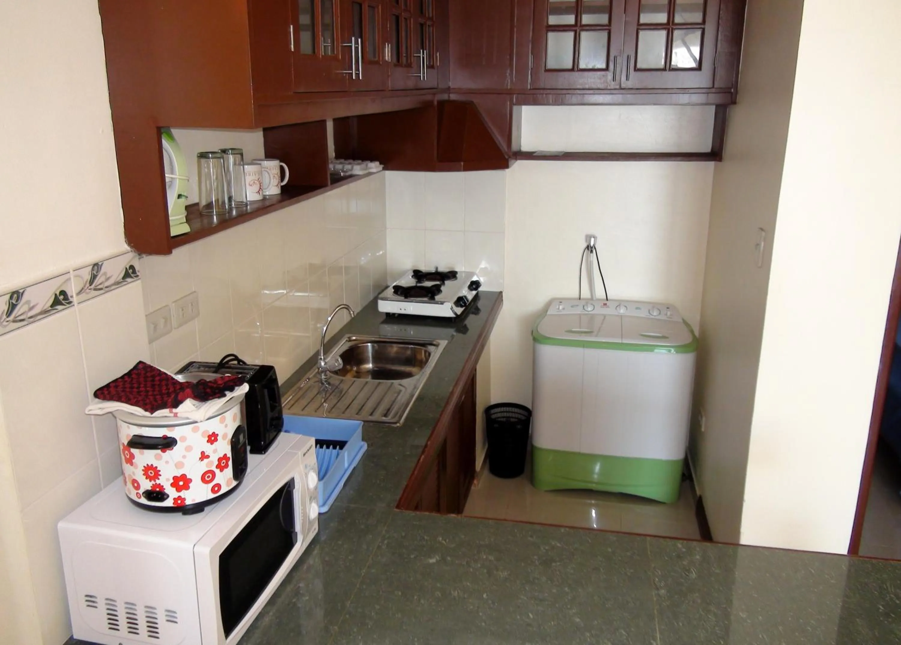 Kitchen or kitchenette in Squares Beachside Apartments