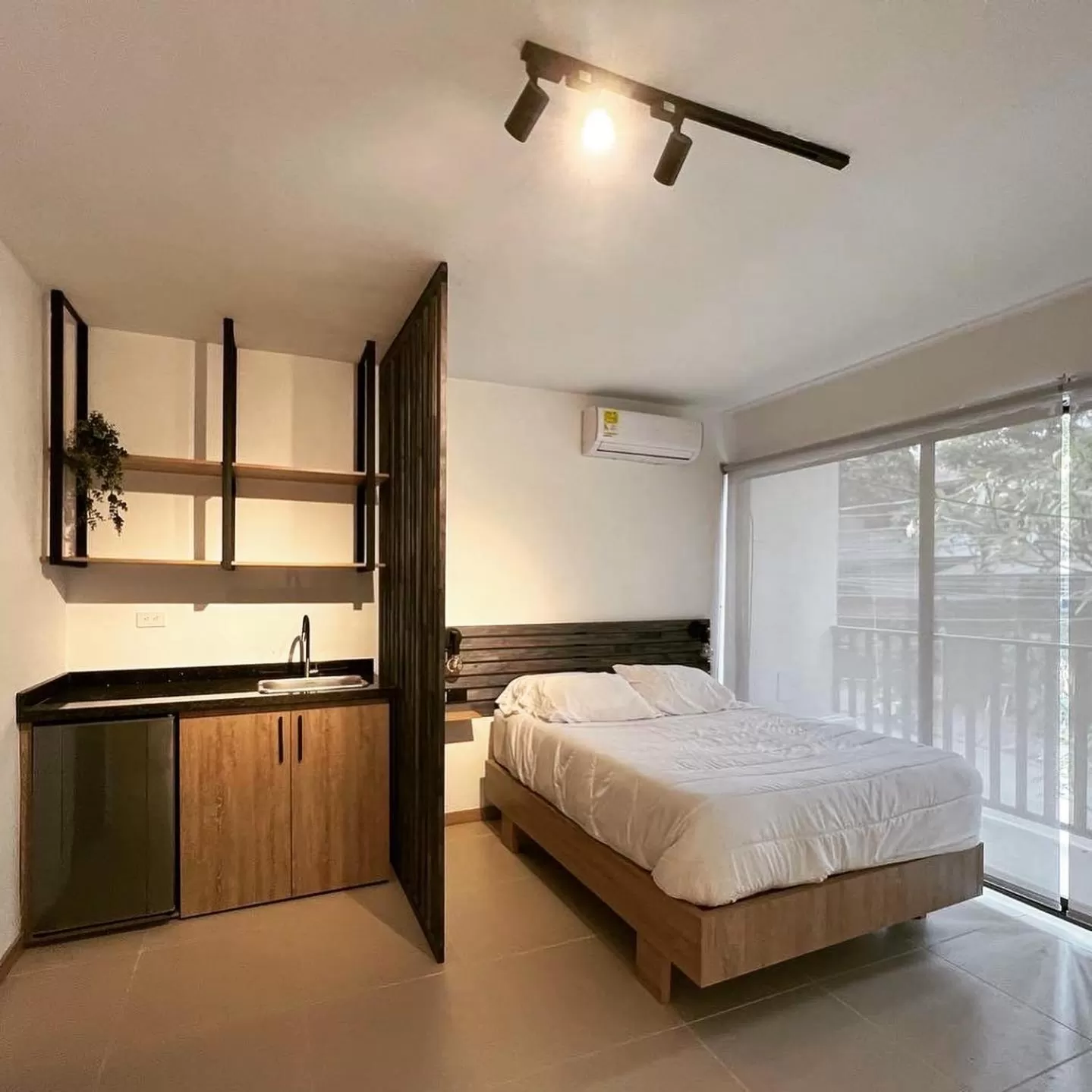 Kitchen or kitchenette, Bed in HOTEL 9.5 SAN FERNANDO