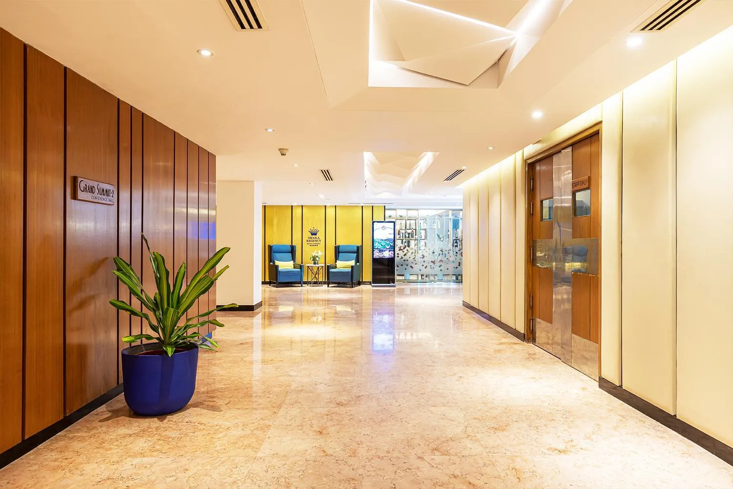 Restaurant/places to eat in Dhaka Regency Hotel & Resort