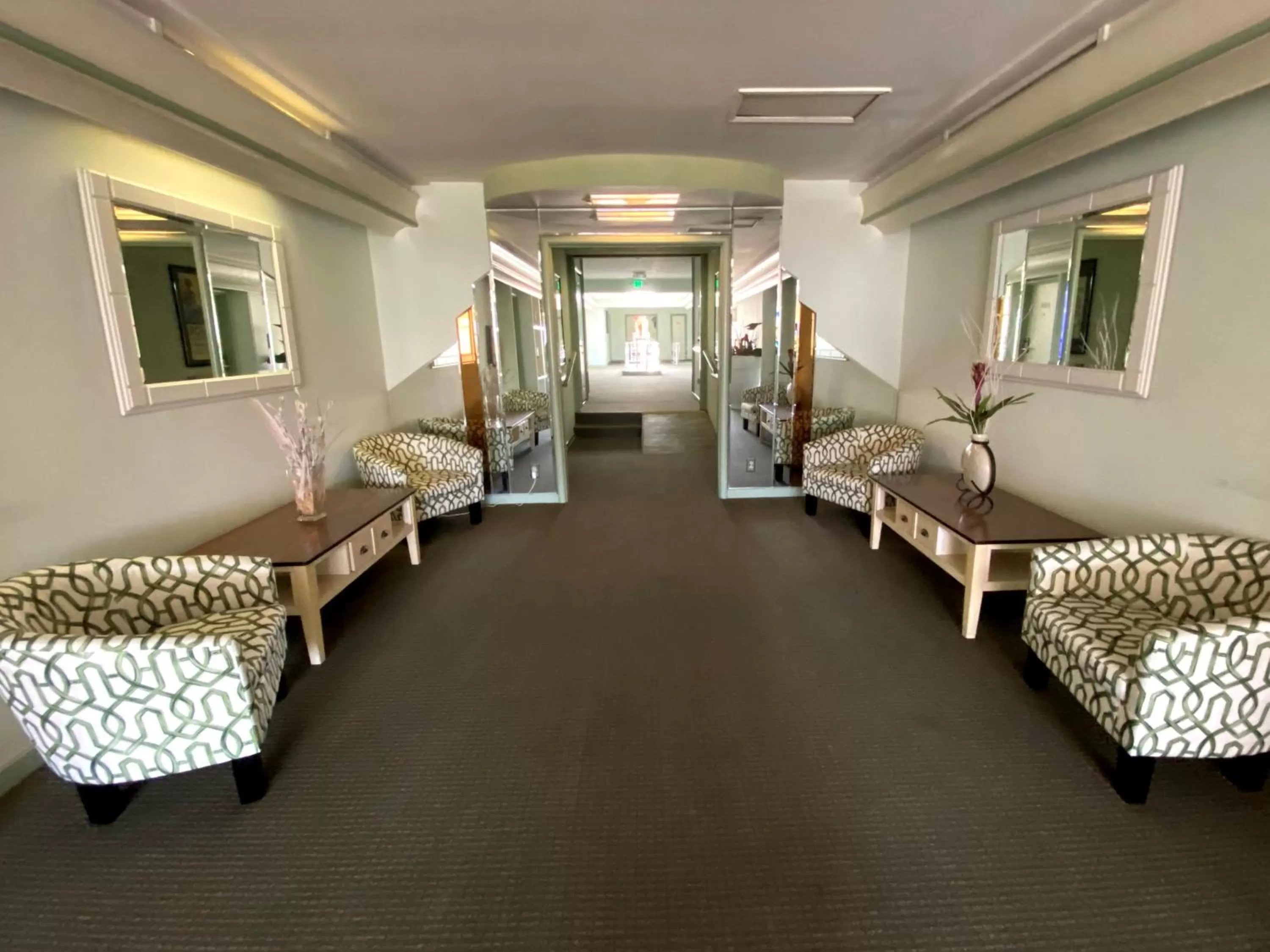 Seating area in Hollywood Celebrity Hotel