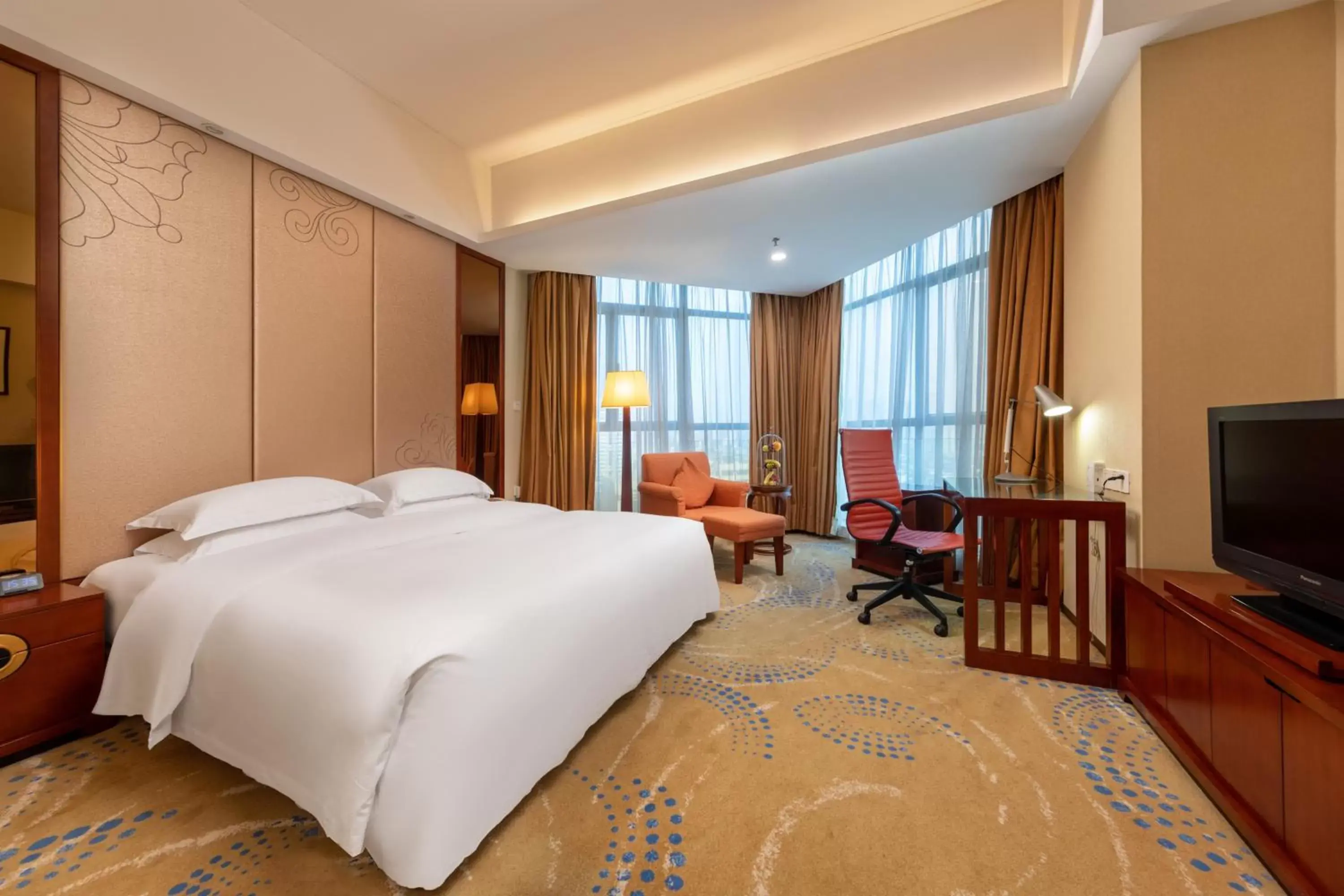 Standard King Room in Crowne Plaza Foshan by IHG - Canton Fair free shuttle bus Standard King Room in Crowne Plaza Foshan by IHG - Canton Fair free shuttle bus