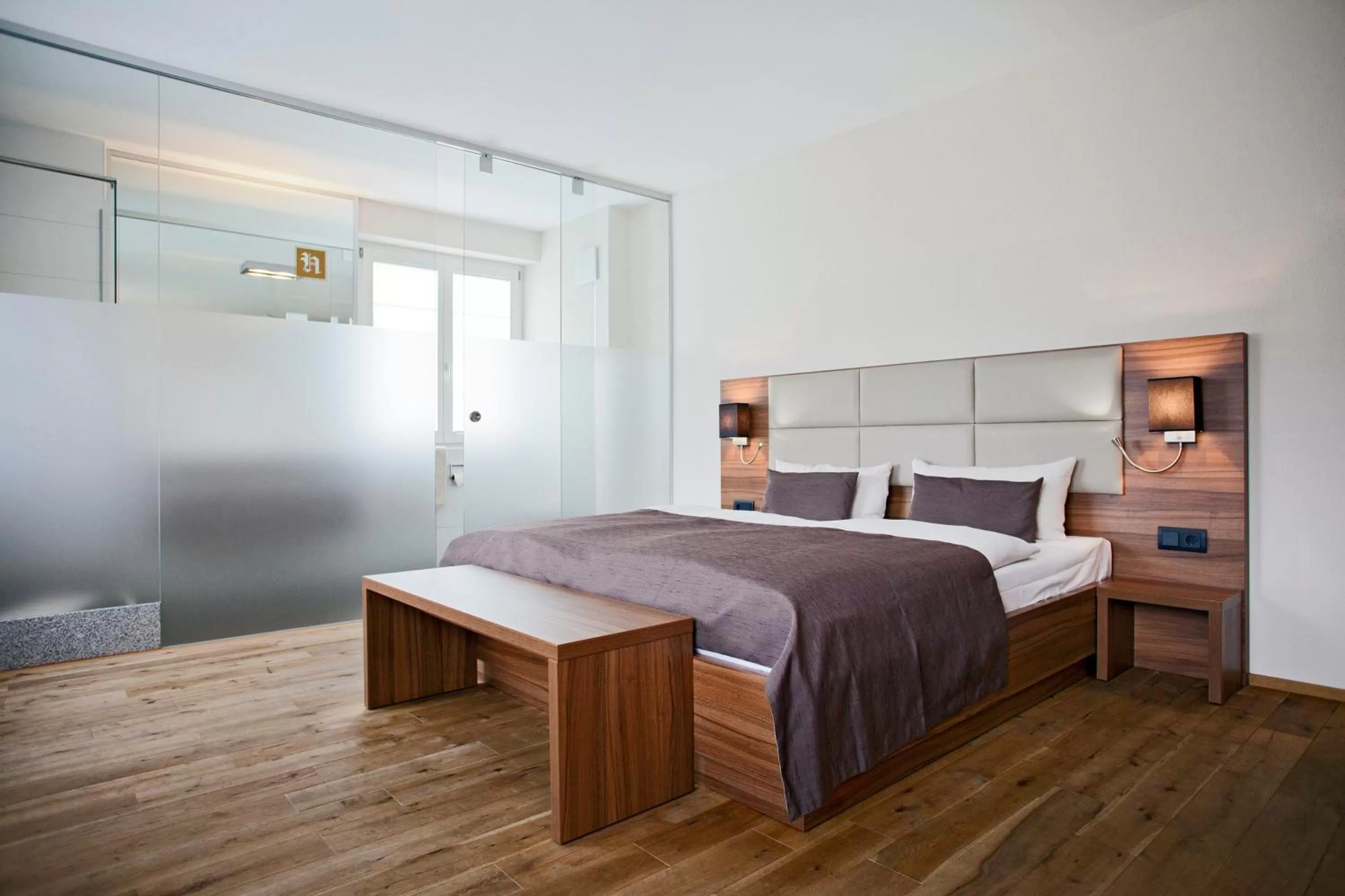 Photo of the whole room, Bed in Kunsthotel "Drei König" am Marktplatz Stadt Lörrach