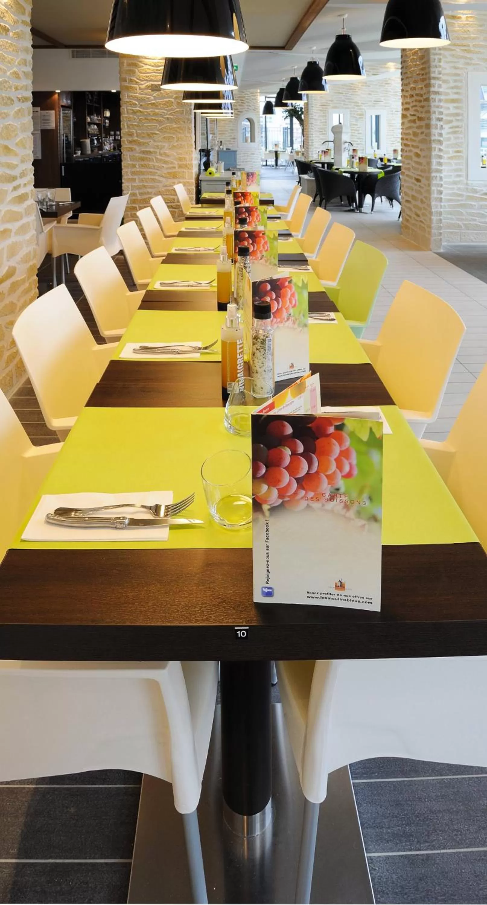 Restaurant/places to eat in Residhome Paris-Massy