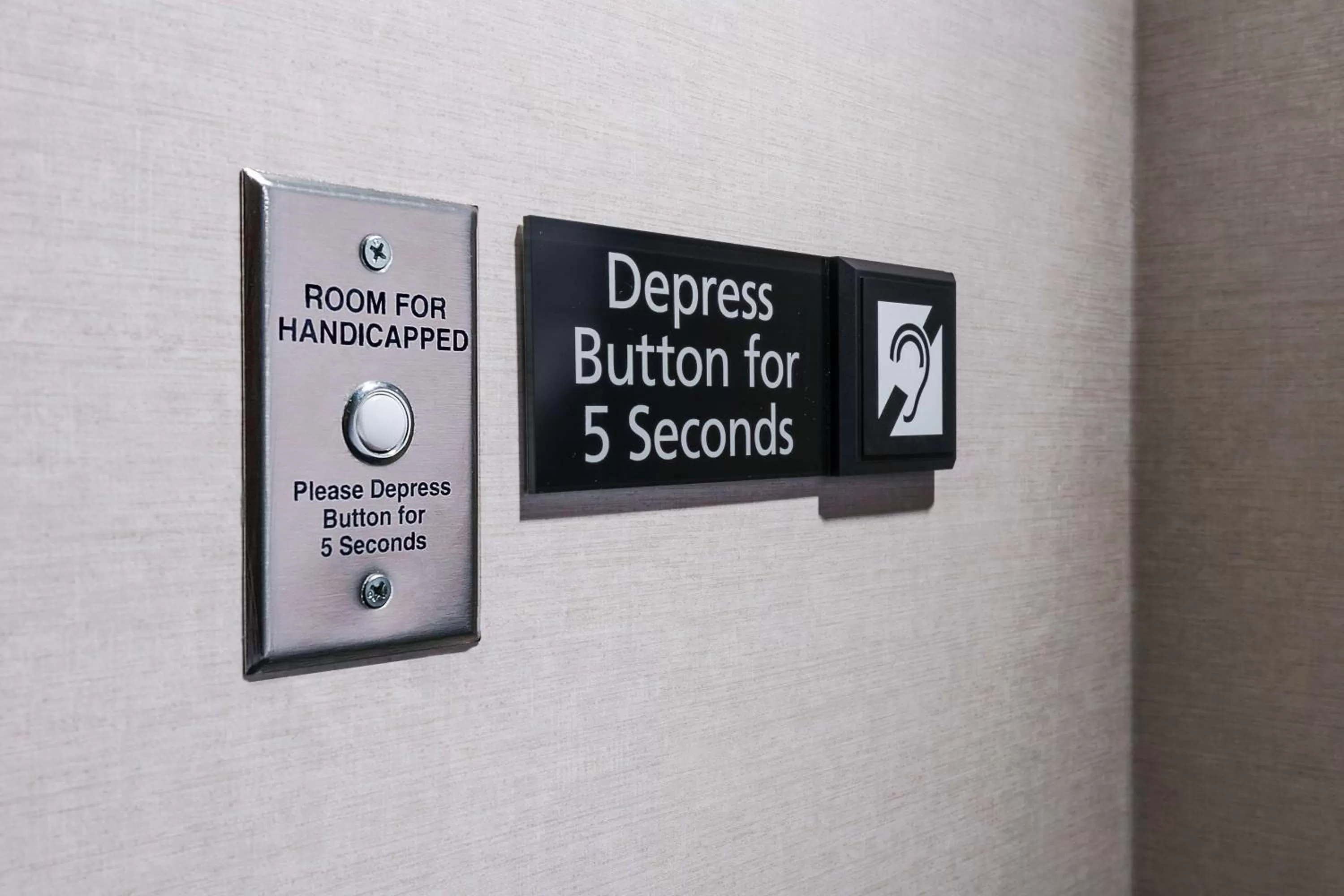 Standard Queen Room with Two Queen Beds - Hearing Accessible/Non-Smoking in Hampton Inn & Suites Baltimore Inner Harbor