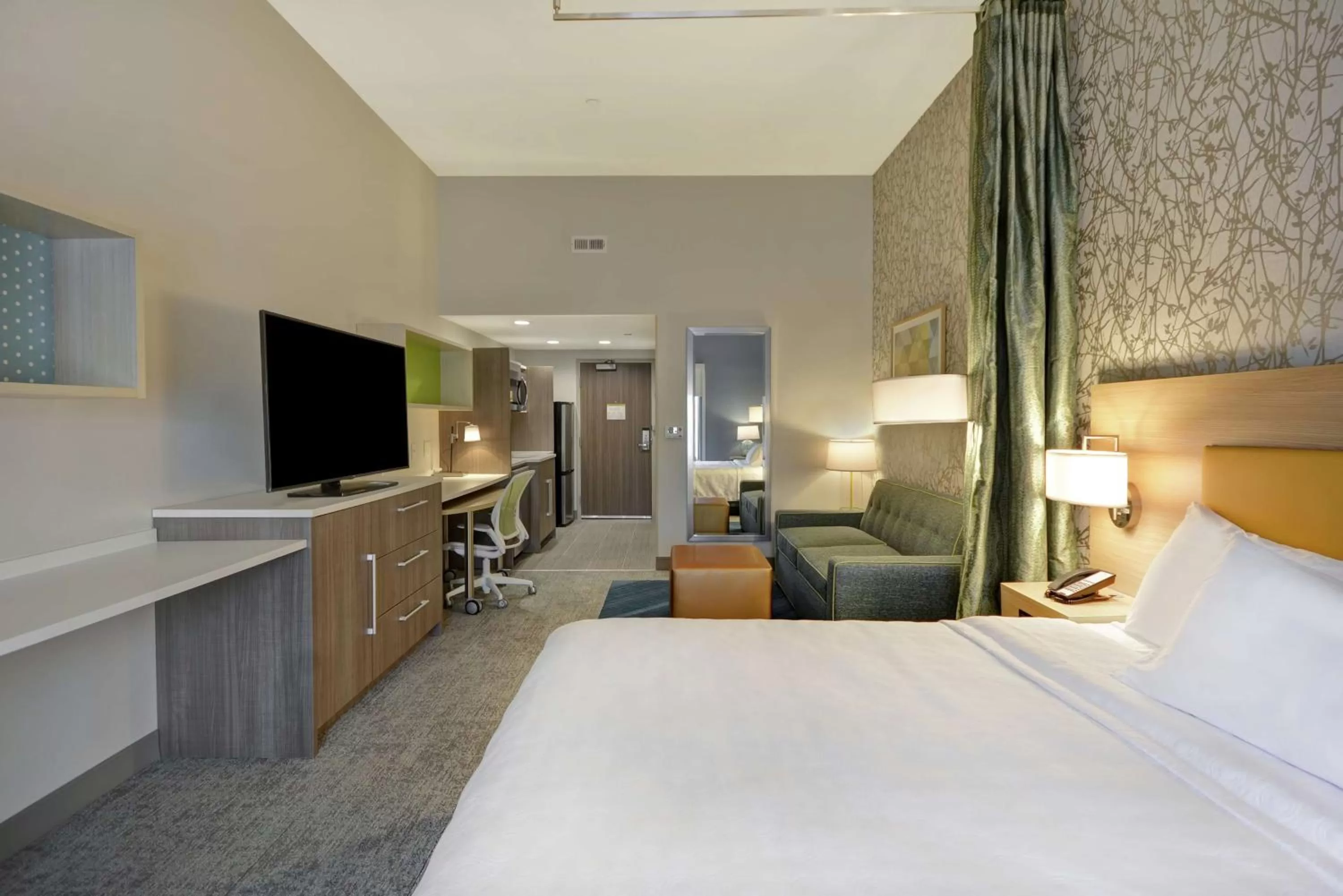Bedroom, Bed in Home2 Suites By Hilton Dayton South
